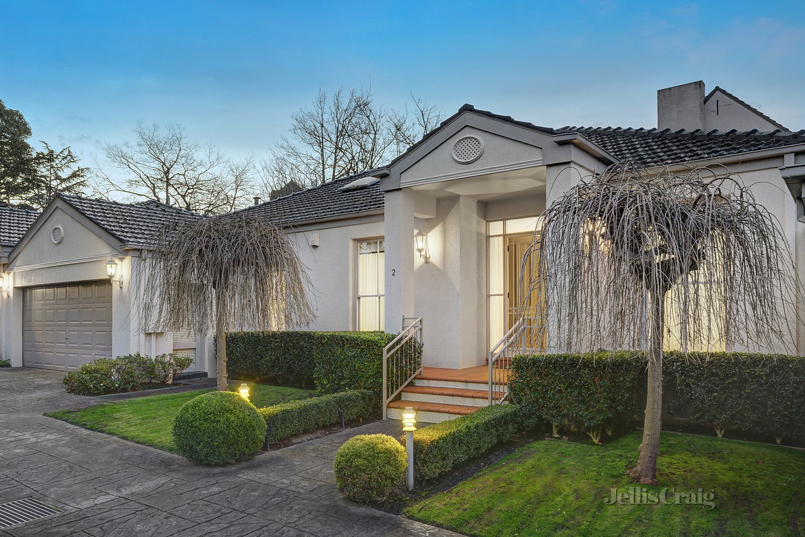 2/12 Balwyn Road, Canterbury image 1