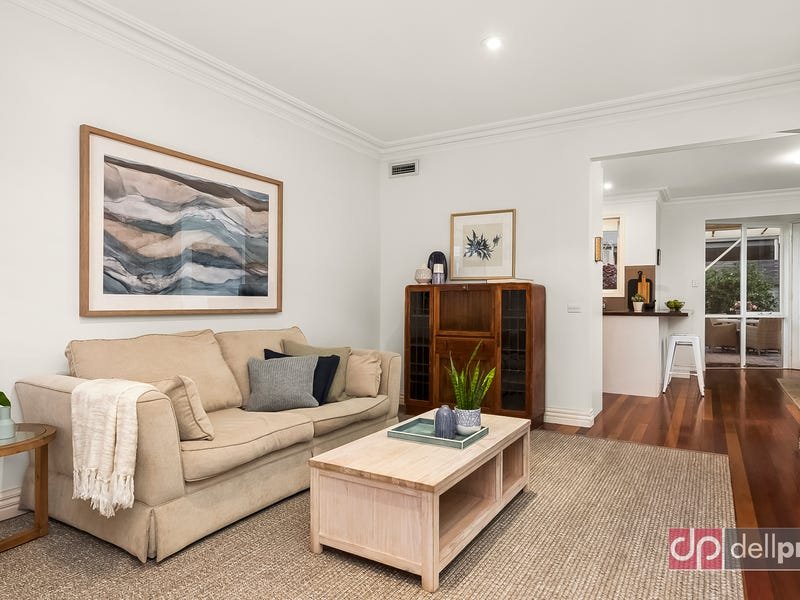 2/12 Barlow Street, Port Melbourne image 2