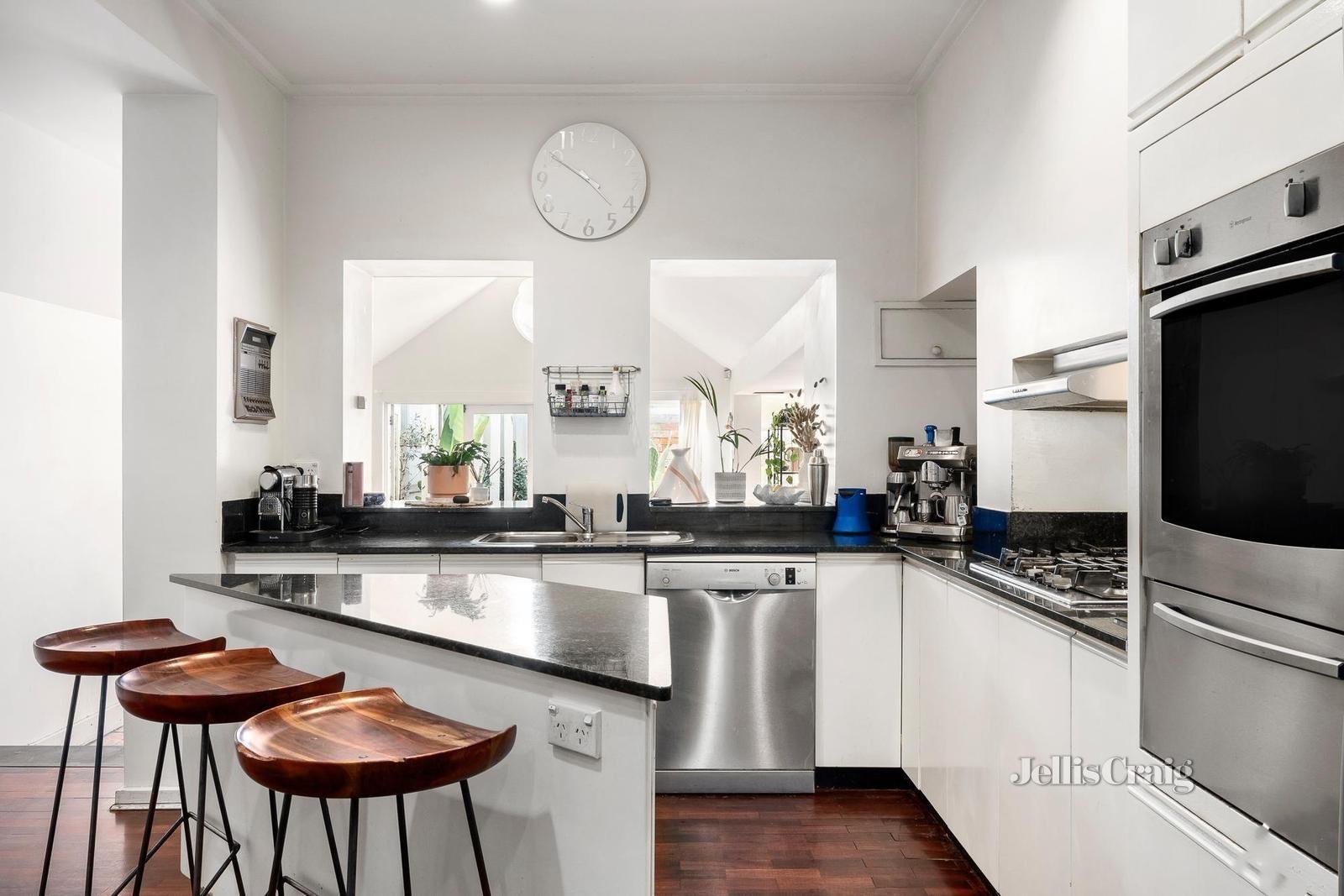 212 Beaconsfield Parade, Middle Park image 5