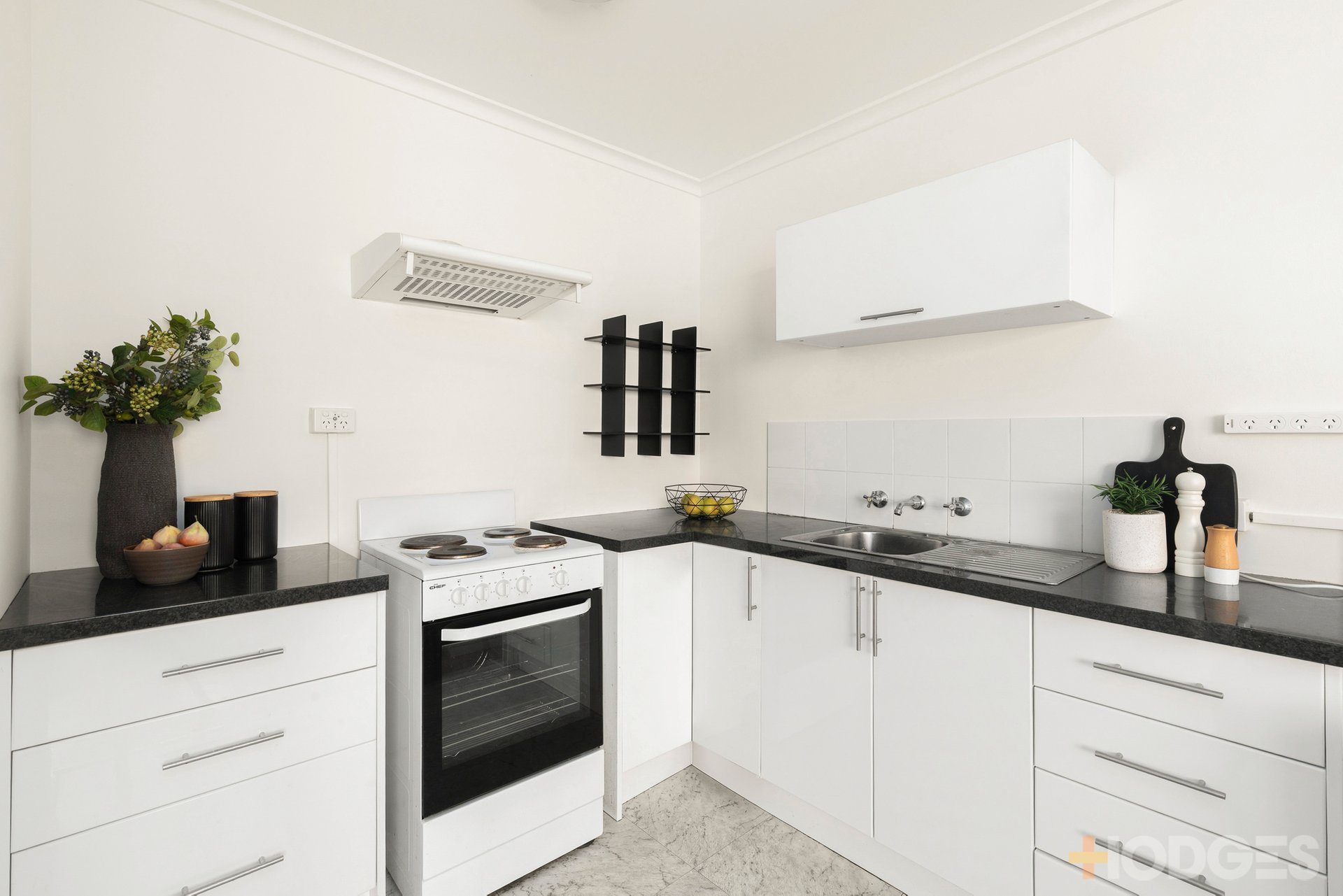 2 / 12 Carmichael Street West Footscray