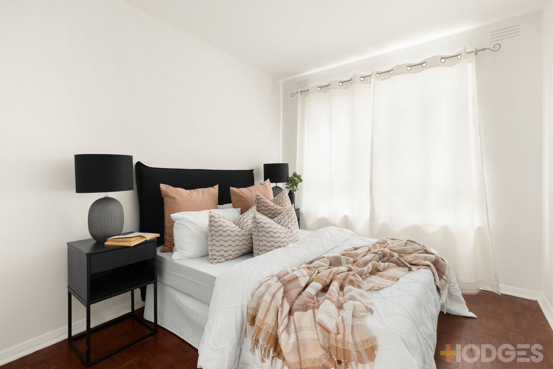 2 / 12 Carmichael Street West Footscray