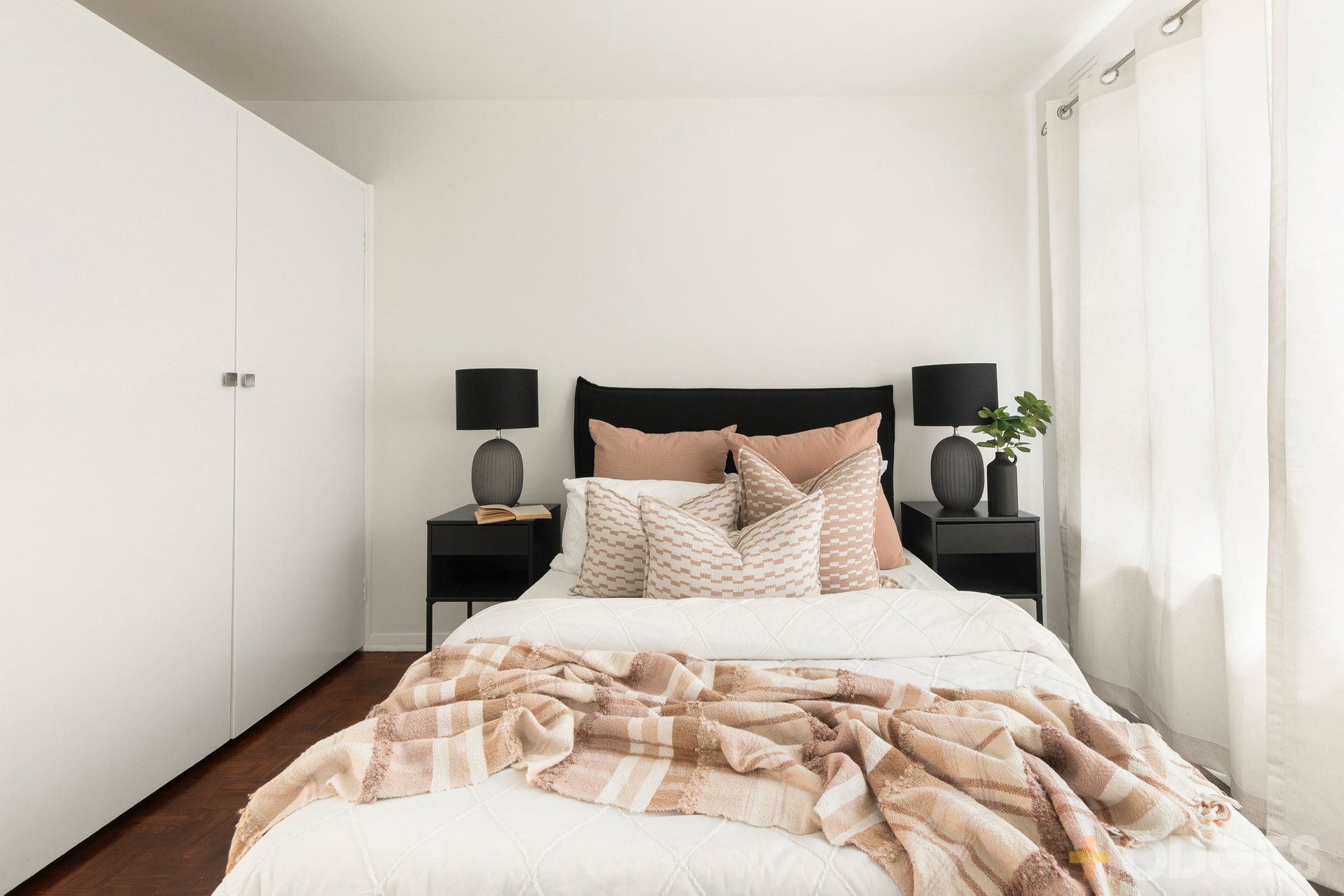 2 / 12 Carmichael Street West Footscray