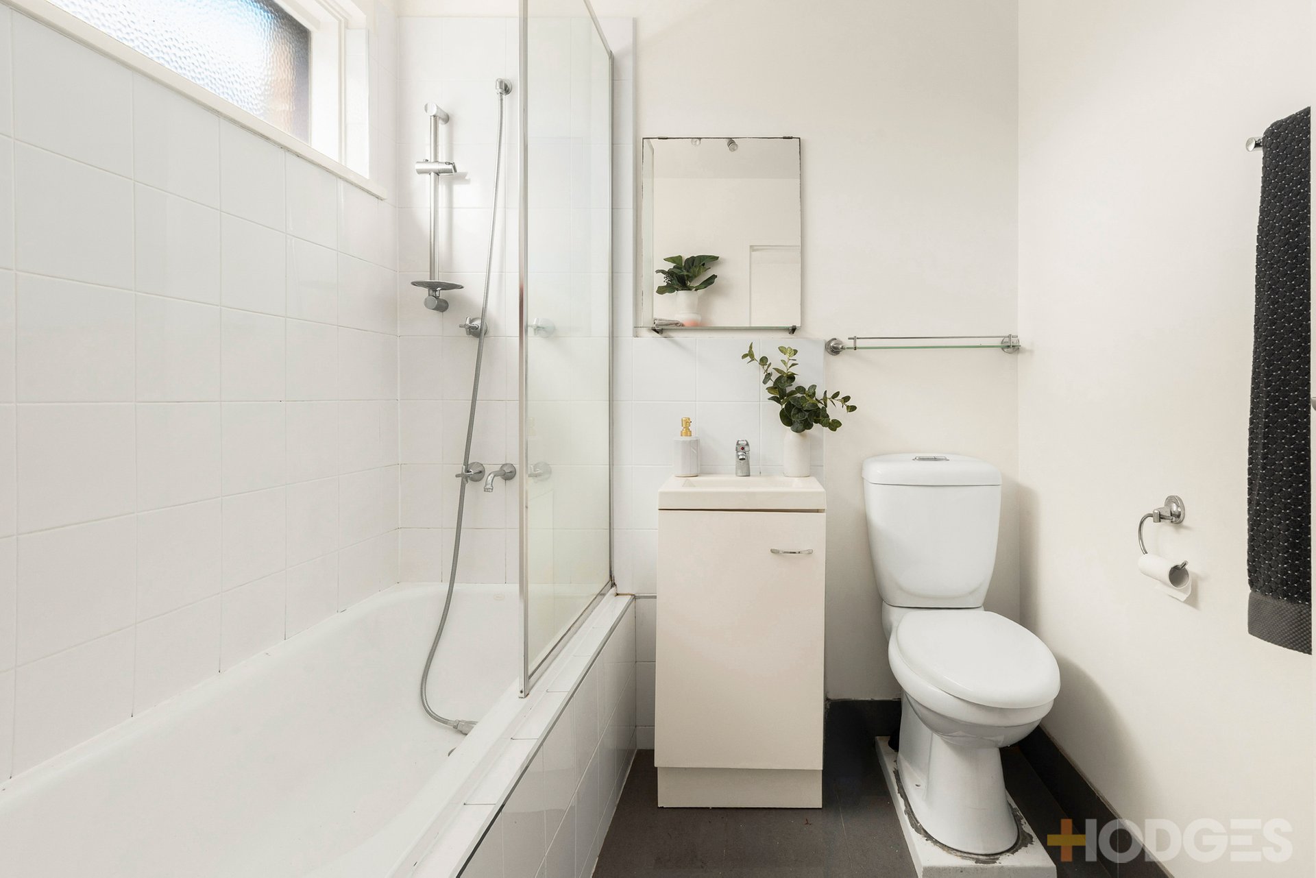 2 / 12 Carmichael Street West Footscray