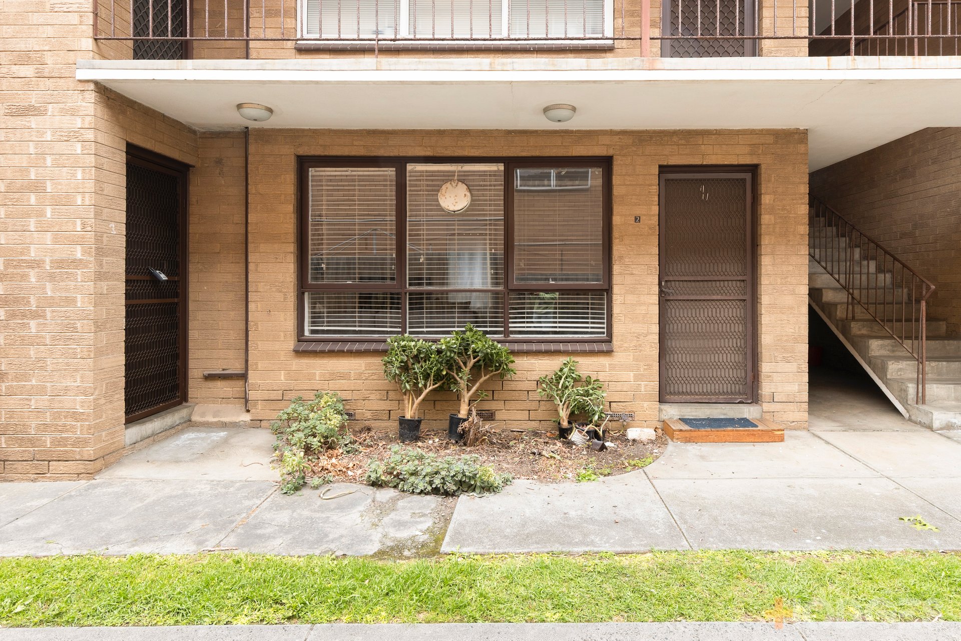 2 / 12 Carmichael Street West Footscray