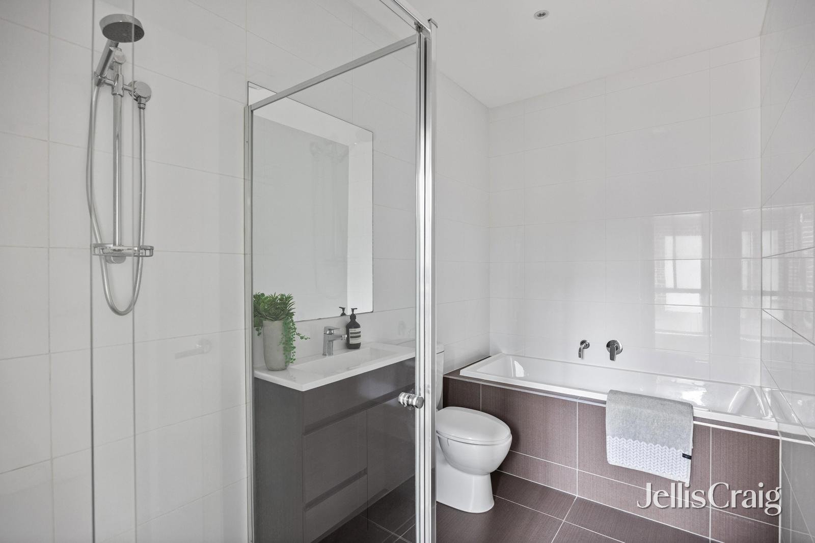 2/12 Corrigan Avenue, Brooklyn image 6