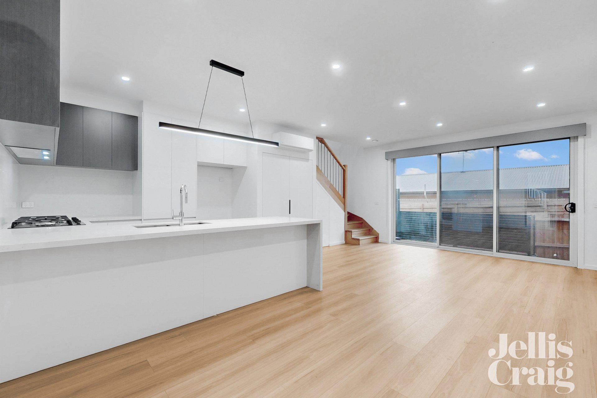 2/12 Esmale Street, Strathmore image 5
