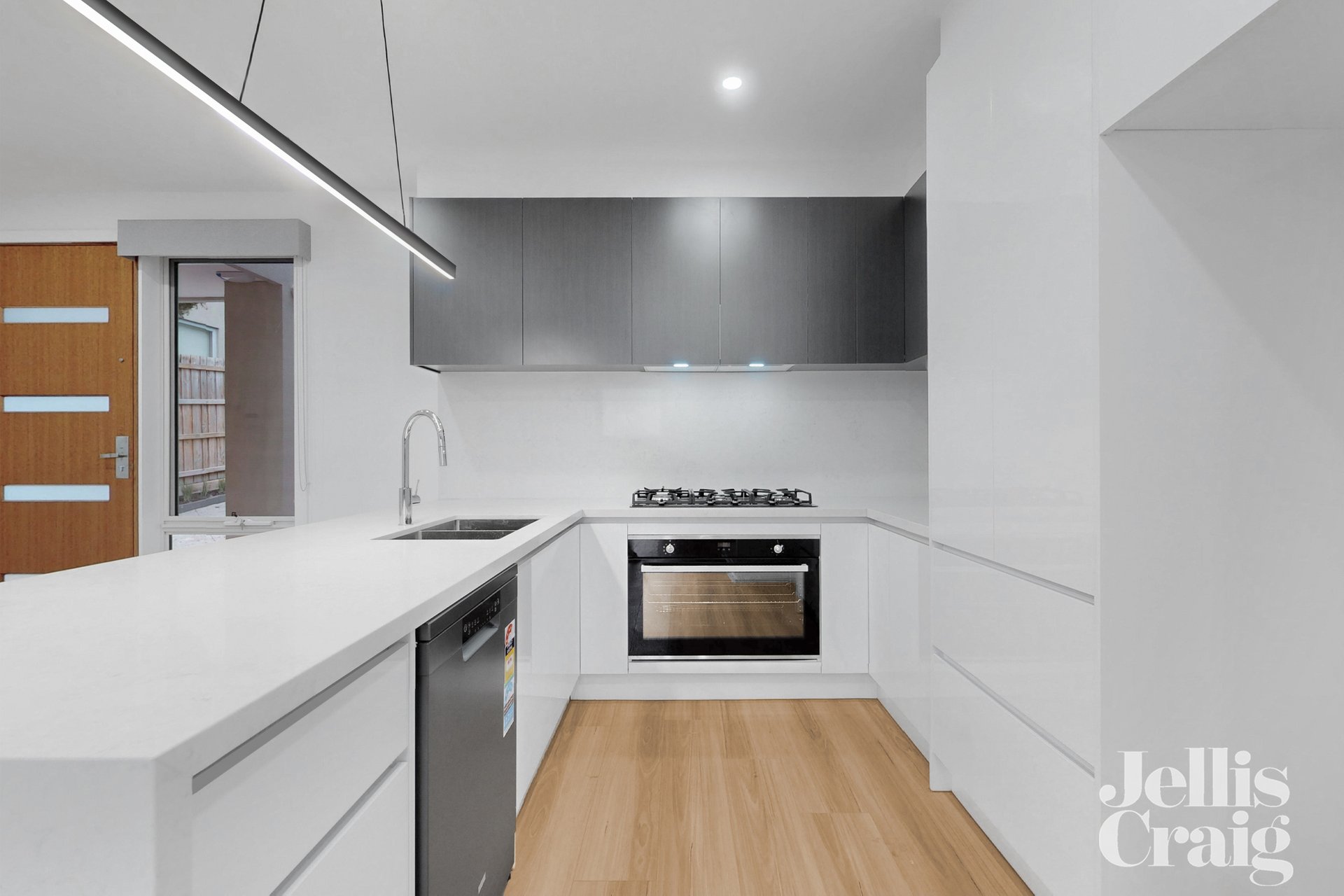 2/12 Esmale Street, Strathmore image 3