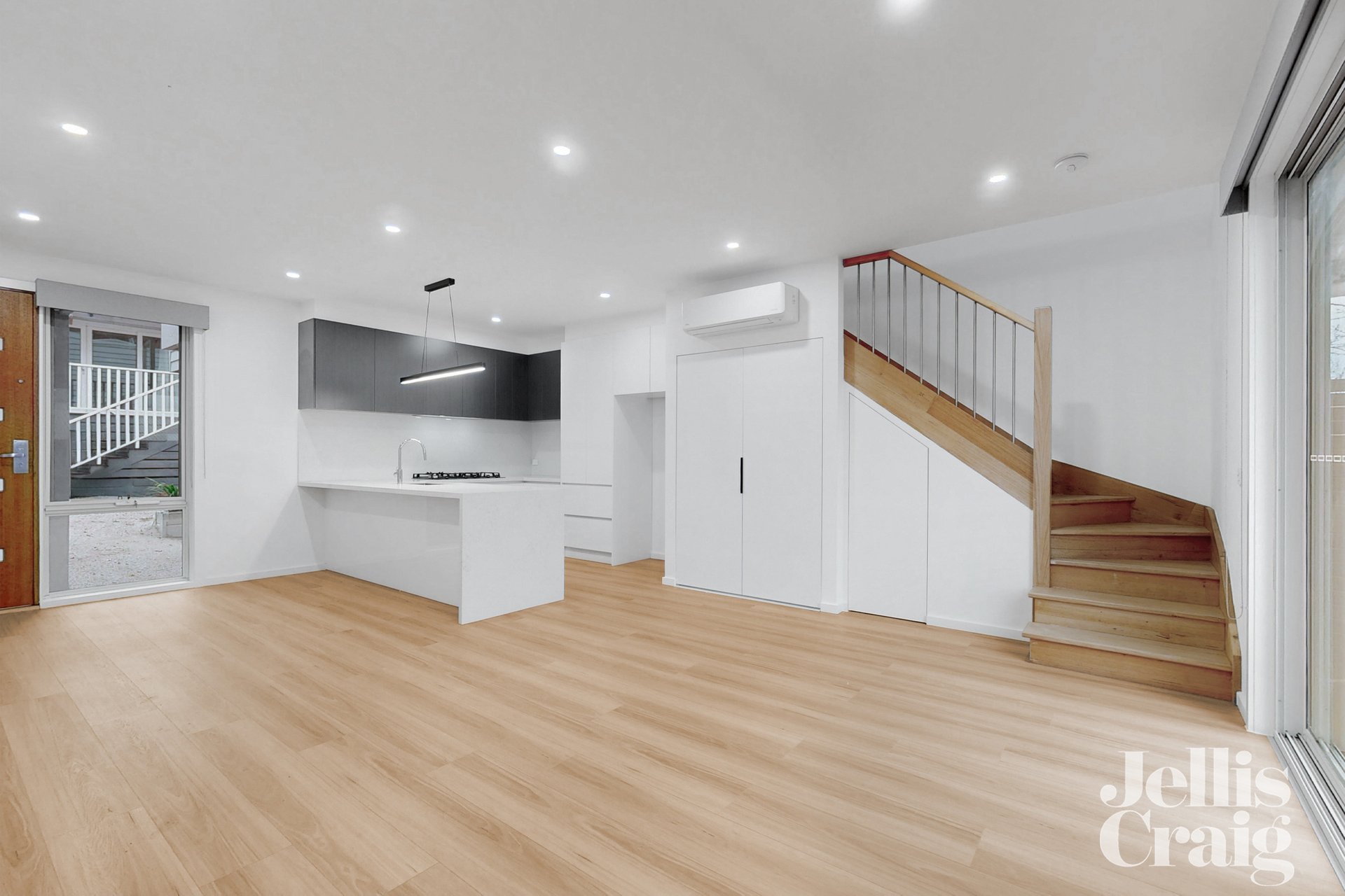 2/12 Esmale Street, Strathmore image 4