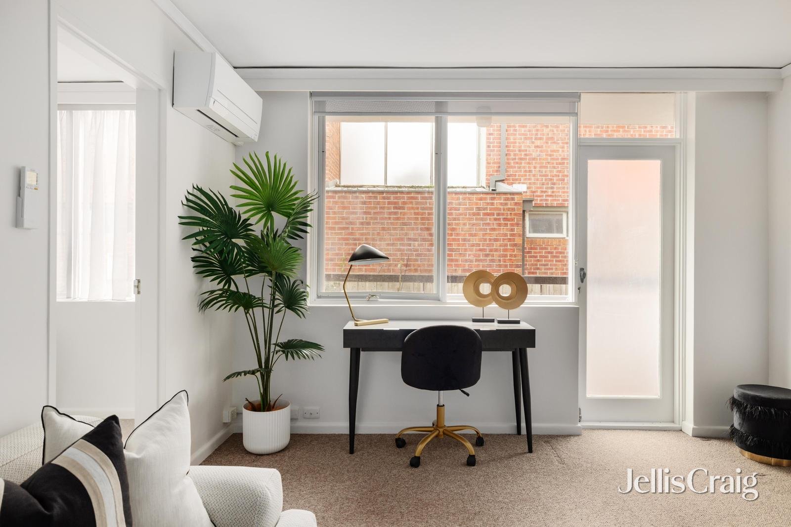 2/12 Evansdale Road, Hawthorn image 2