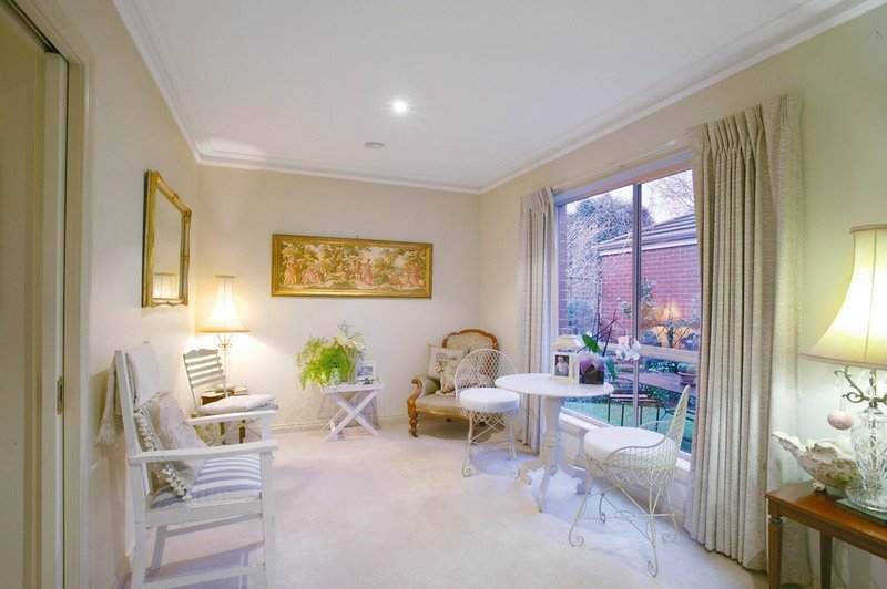 2/12 Exeter Street, Lake Wendouree image 3