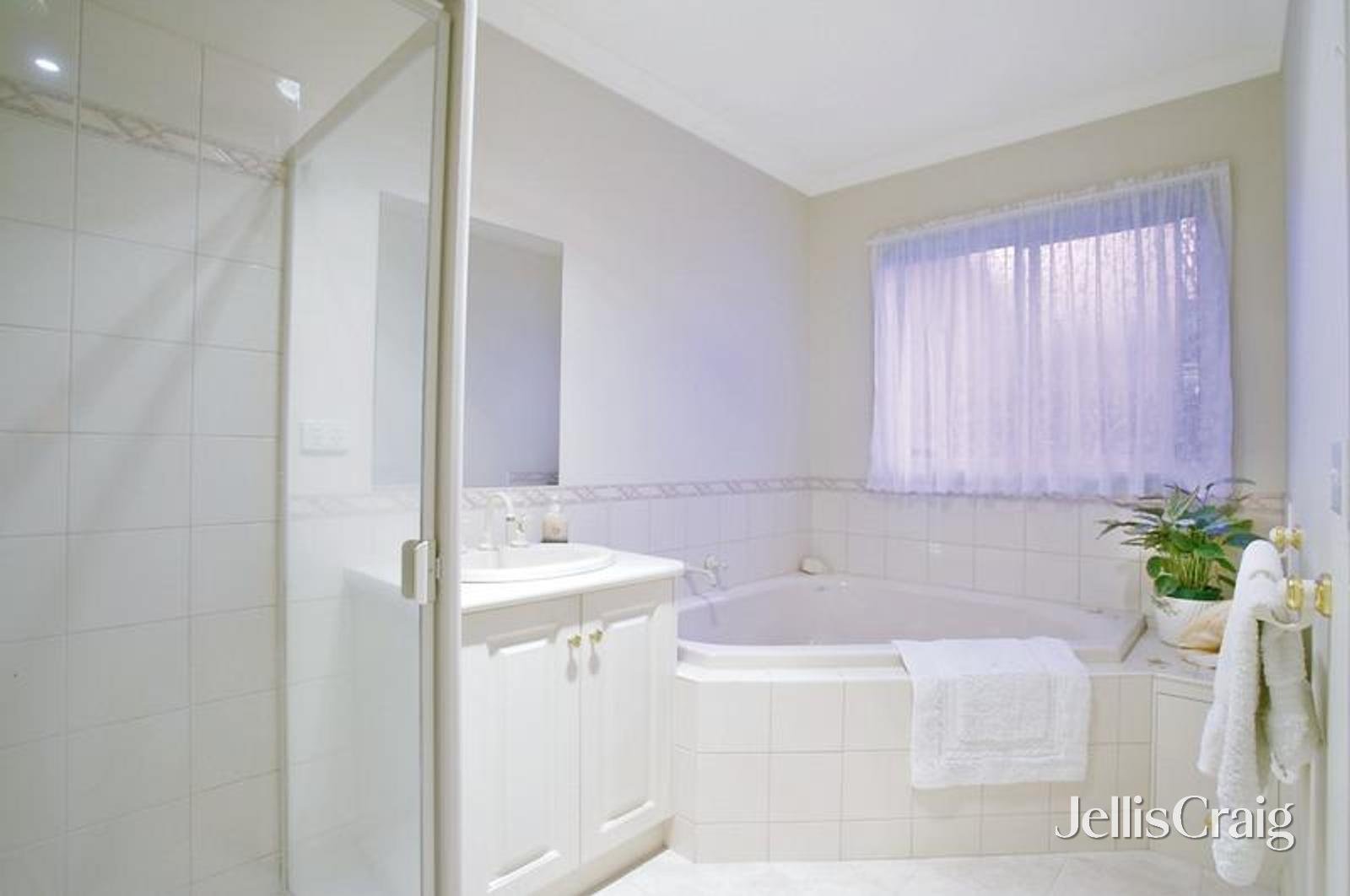 2/12 Exeter Street, Lake&nbsp;Wendouree image 5