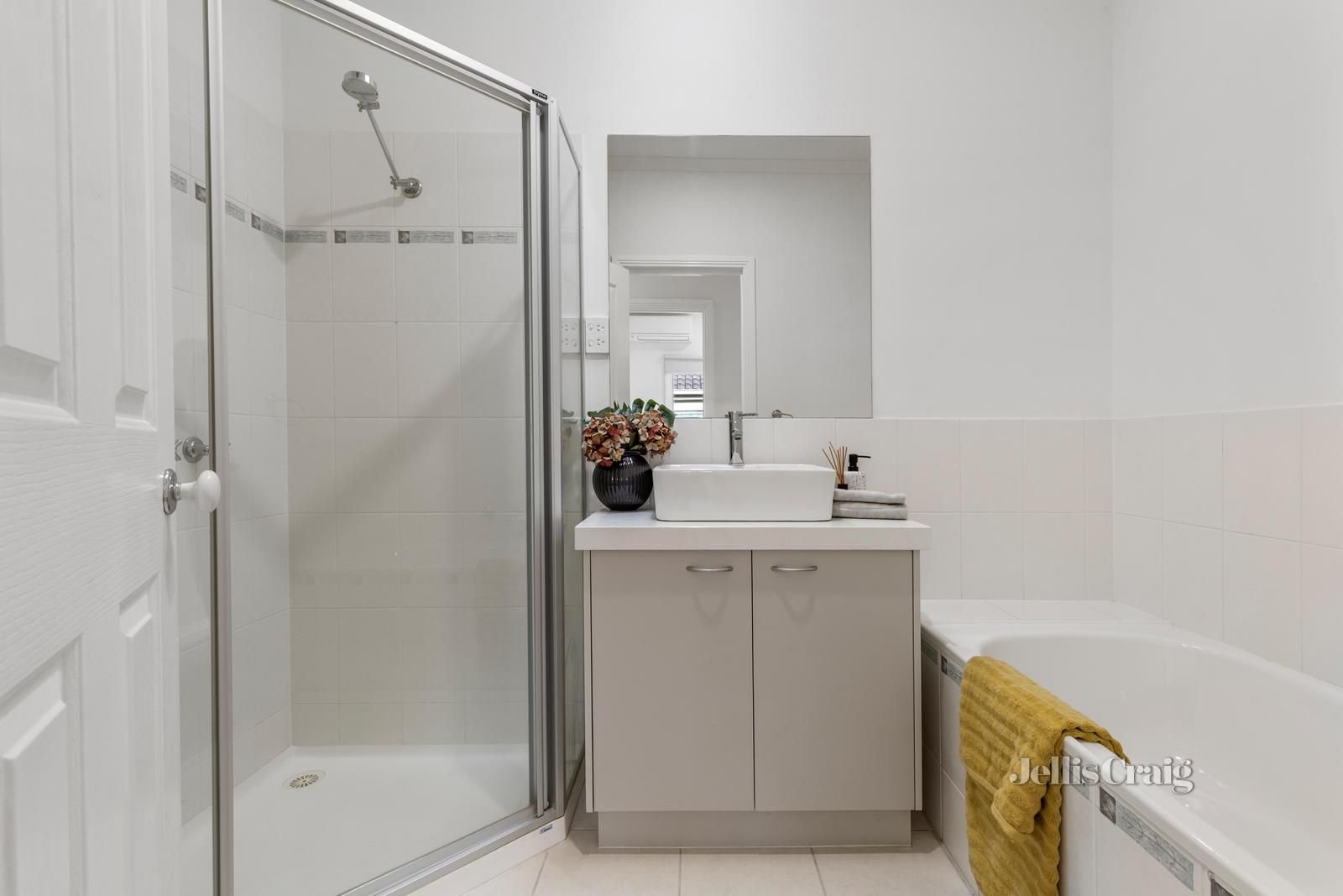 2/12 Fraser Street, Glen Waverley image 5