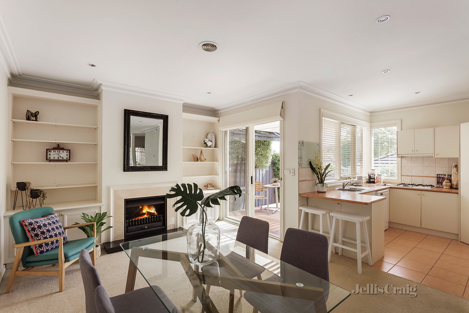 2/12 Garden Road, Camberwell image 1