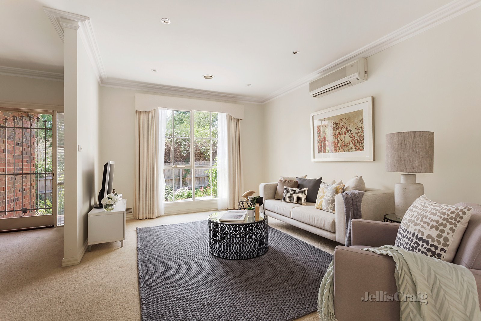 2/12 Garden Road, Camberwell image 4
