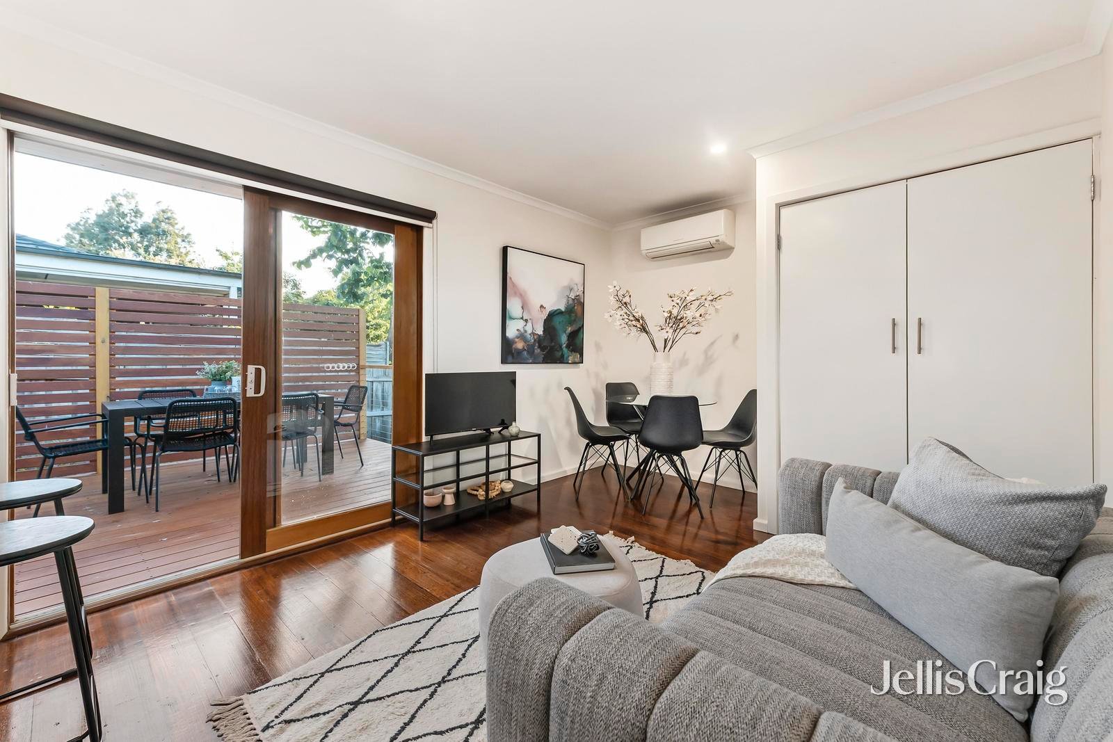 2/12 Hartley Road, Croydon image 2