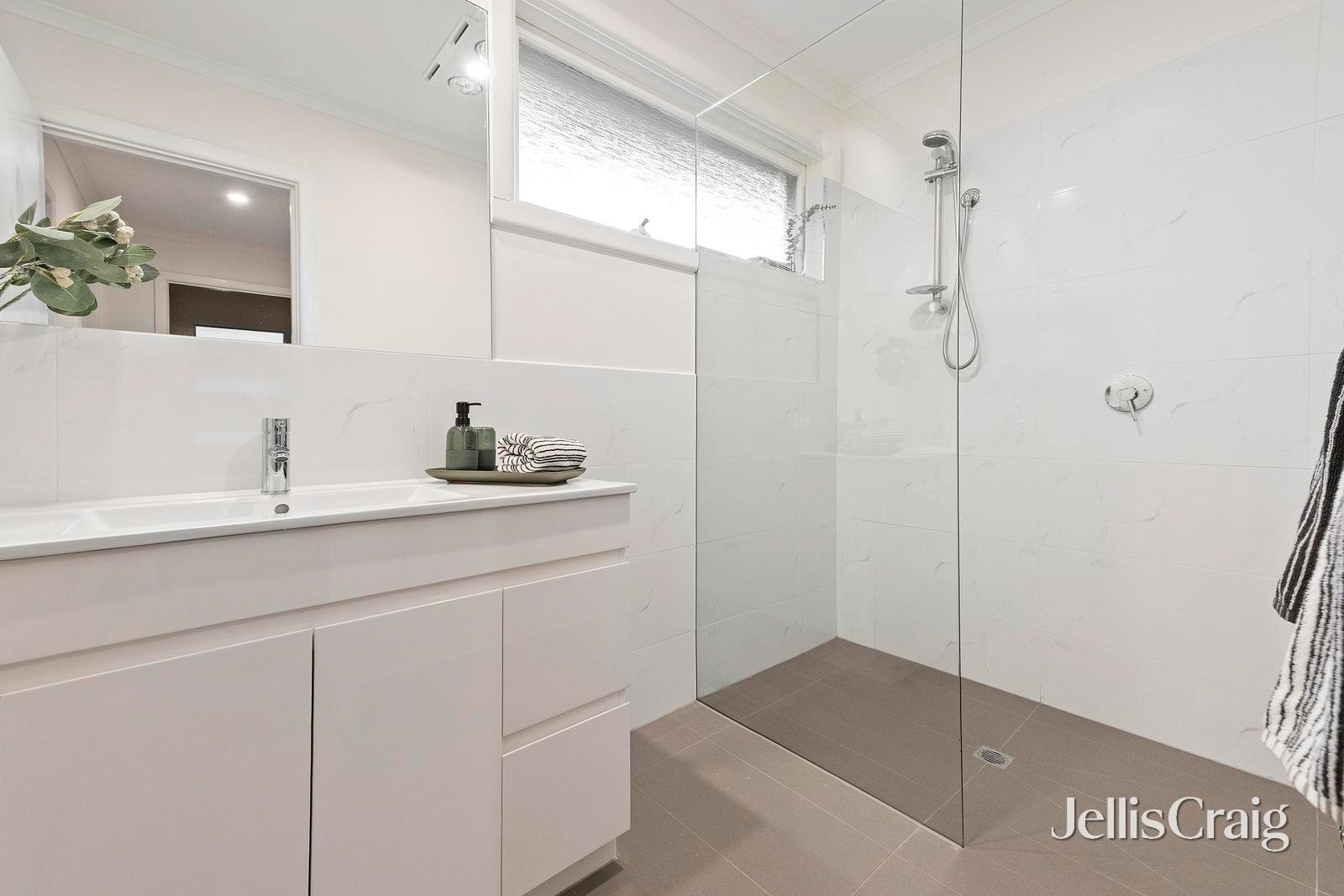 2/12 Hartley Road, Croydon image 8