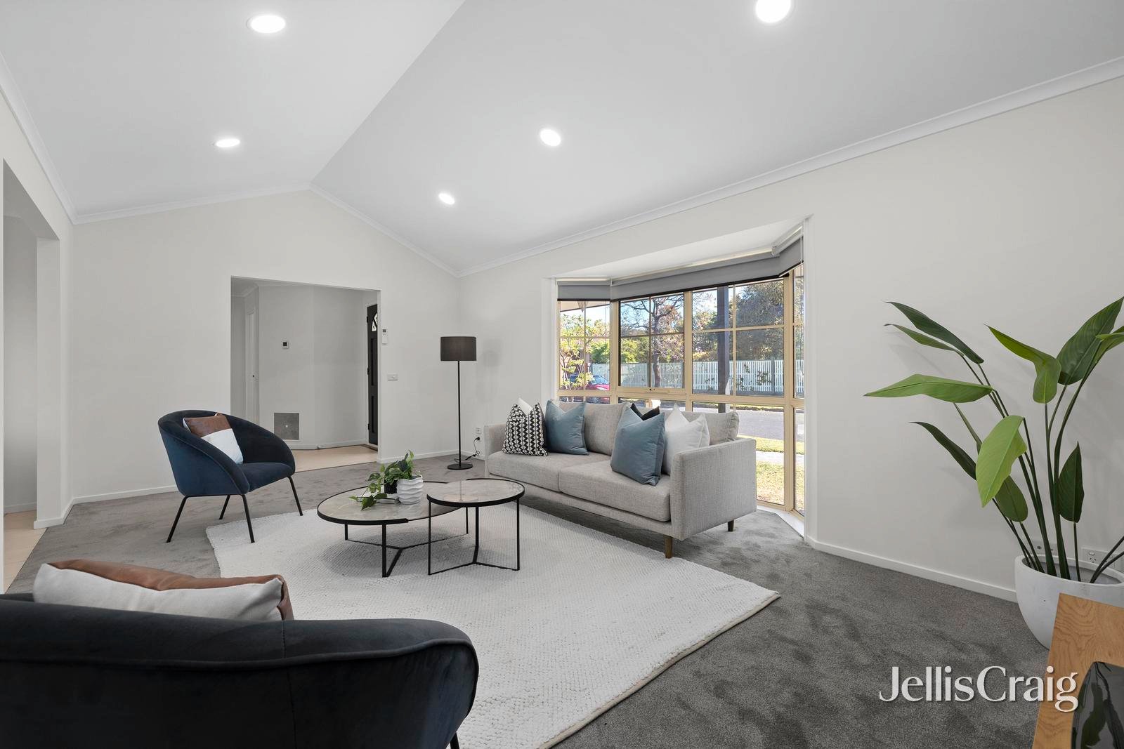 2/12 Hull Street, Bentleigh East image 2