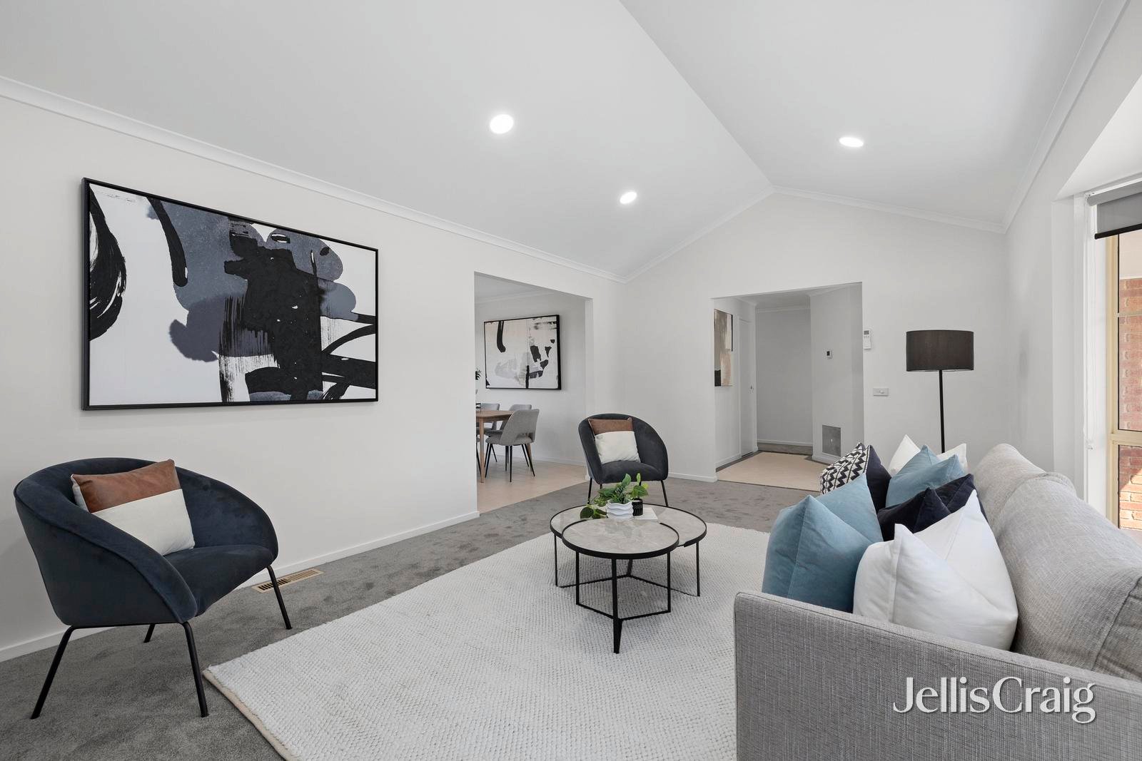 2/12 Hull Street, Bentleigh East image 3