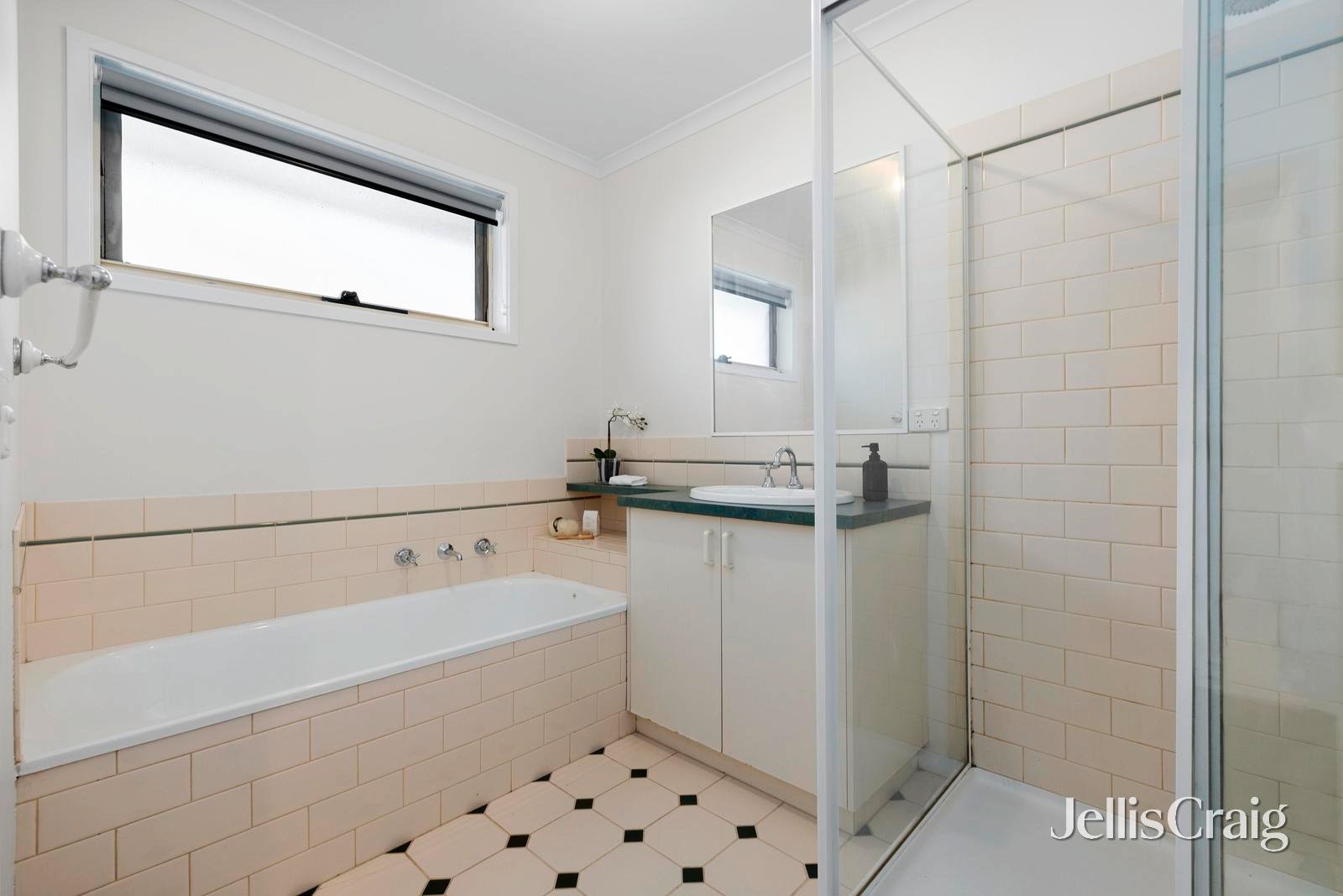 2/12 Hull Street, Bentleigh East image 14