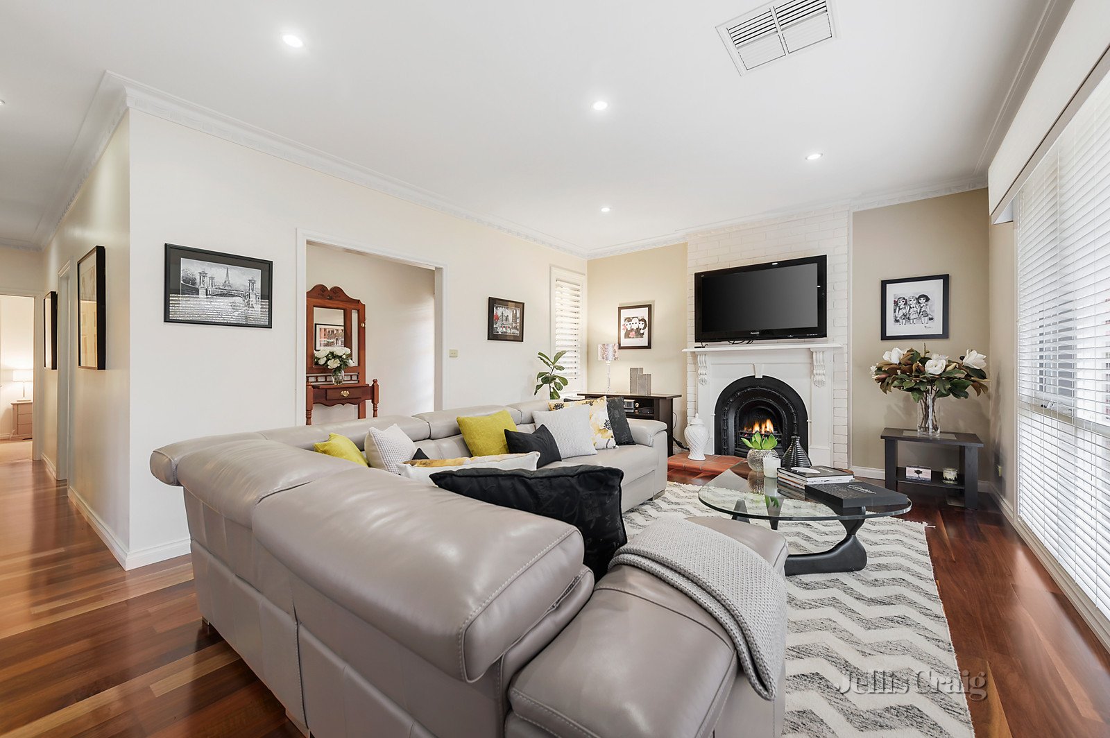 2/12 King Street, Balwyn image 2