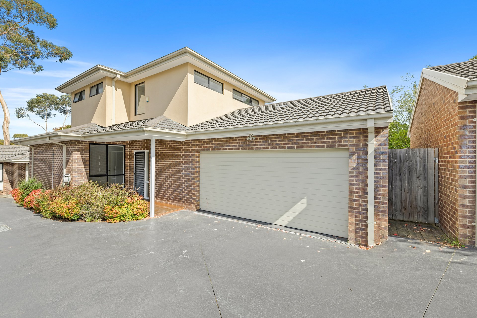 2/12 Moore Avenue, Croydon image 1