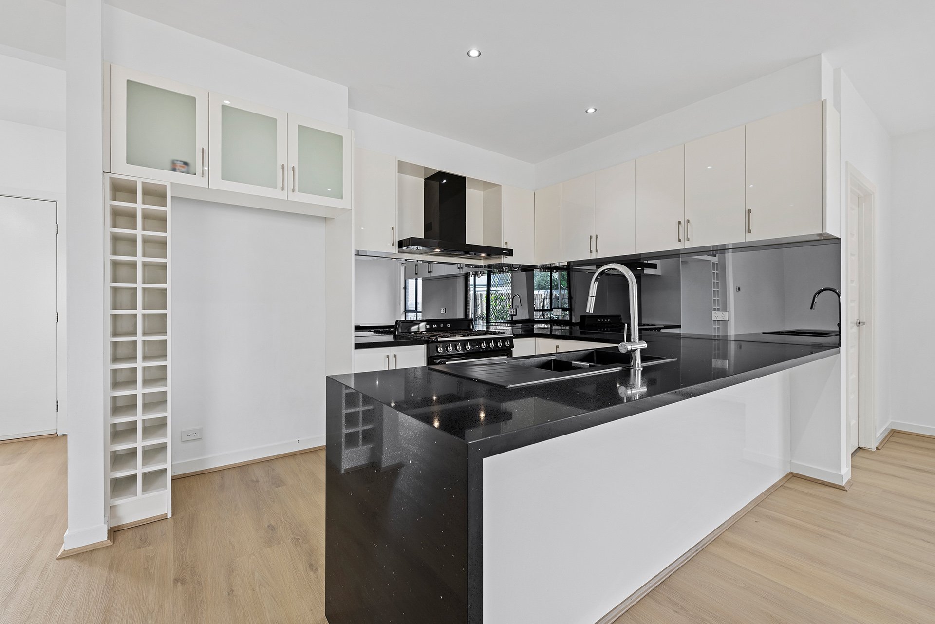 2/12 Moore Avenue, Croydon image 3