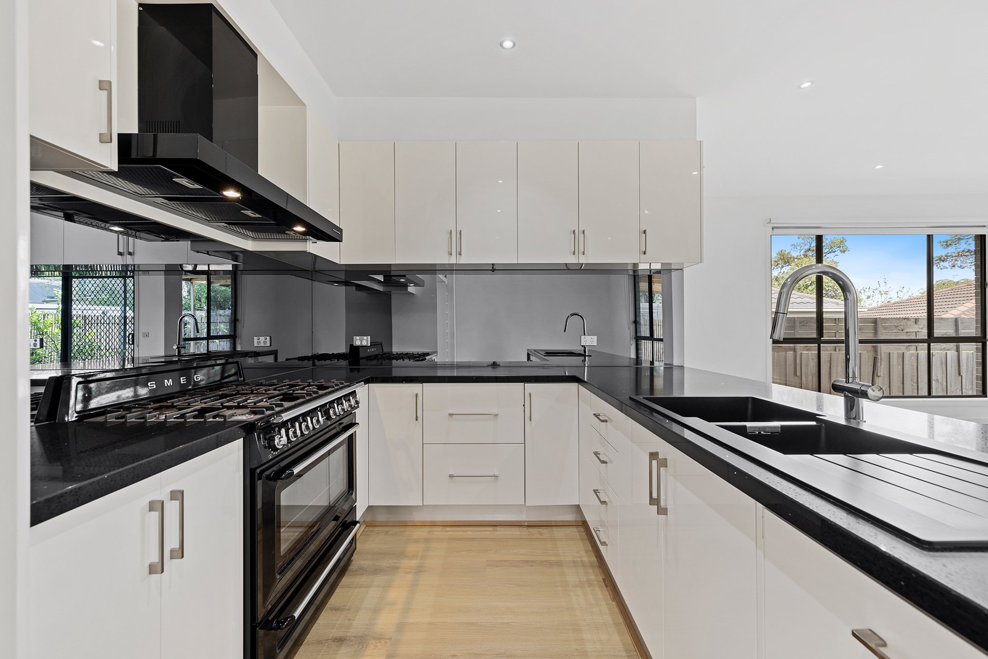 2/12 Moore Avenue, Croydon image 4