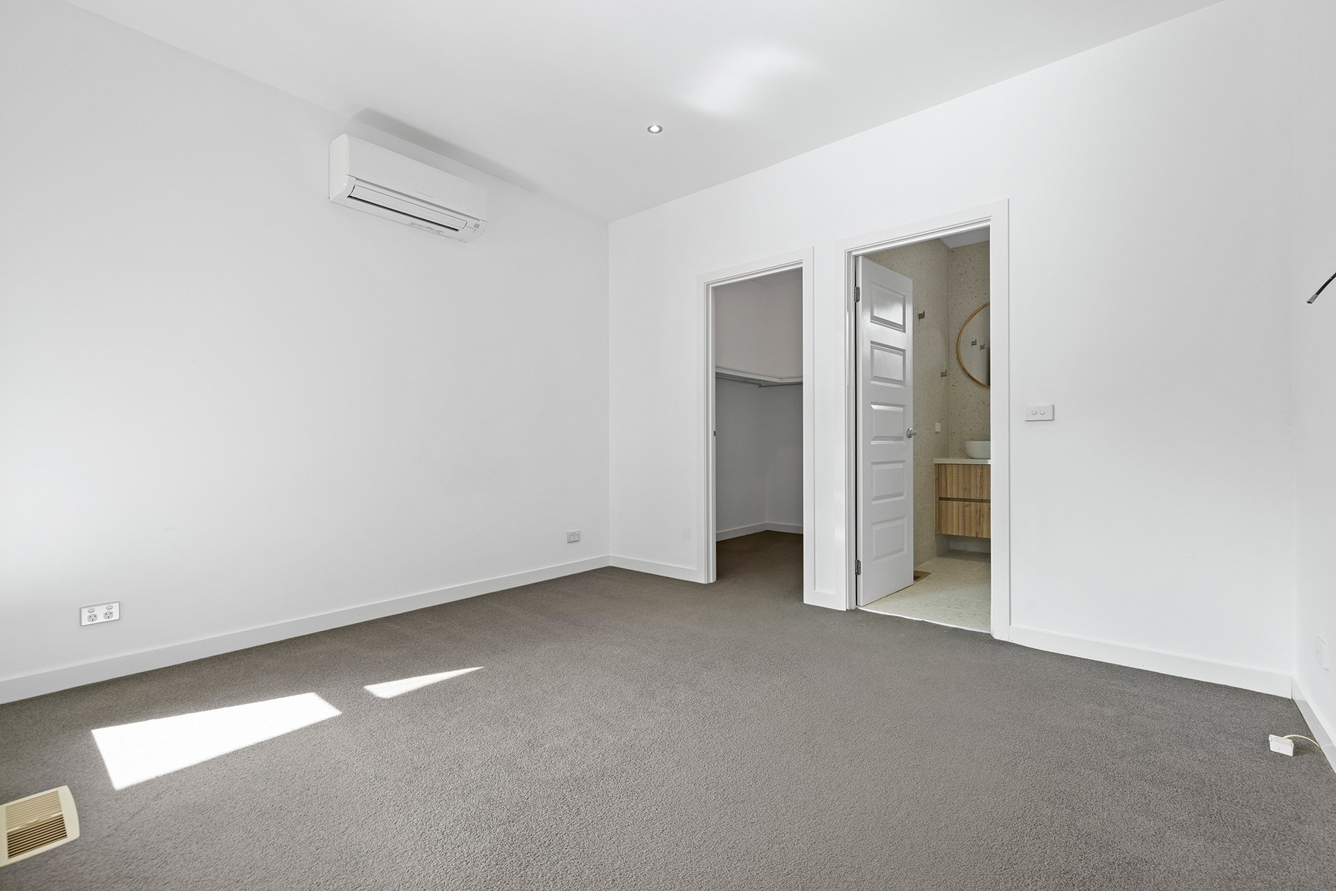 2/12 Moore Avenue, Croydon image 5