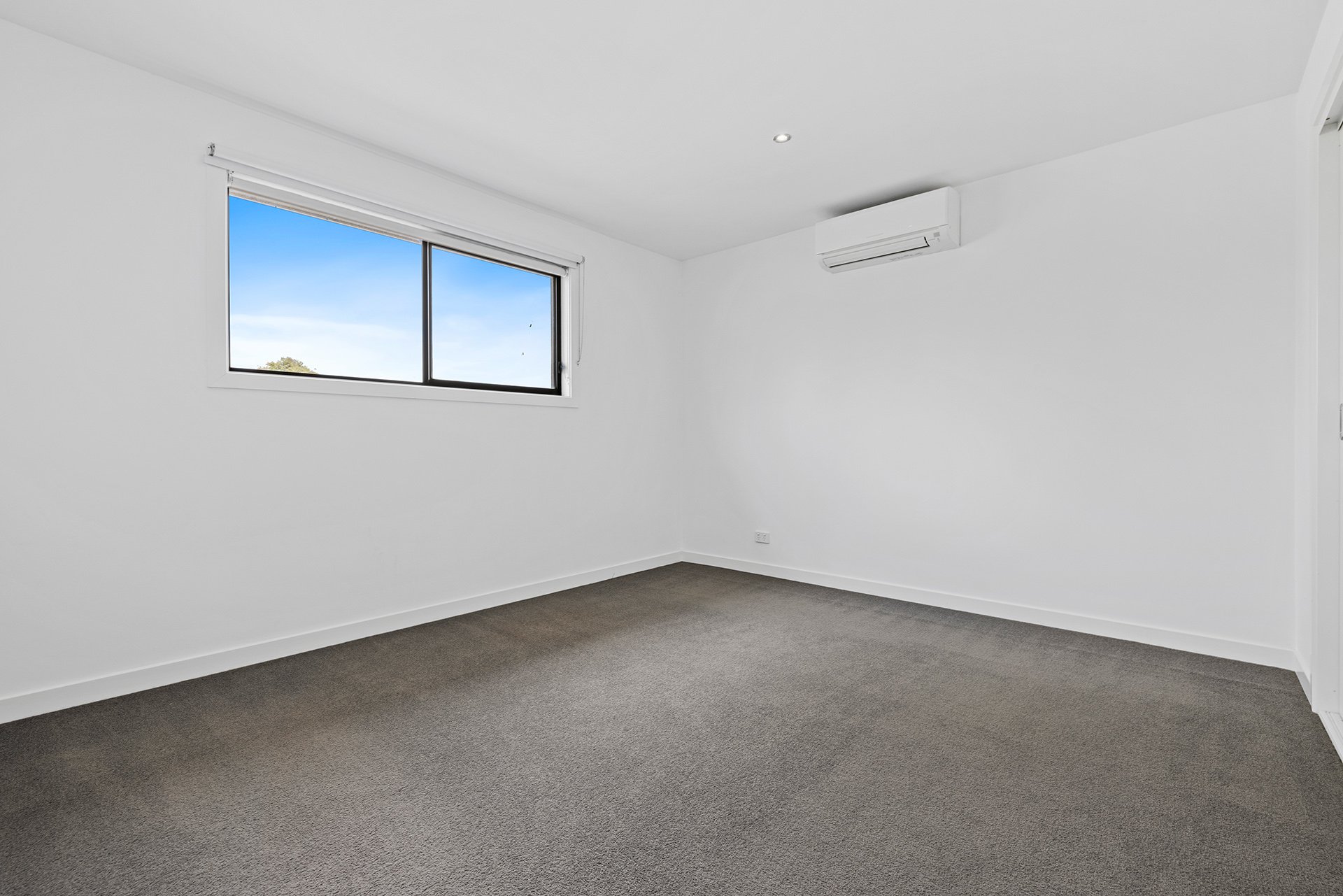 2/12 Moore Avenue, Croydon image 9