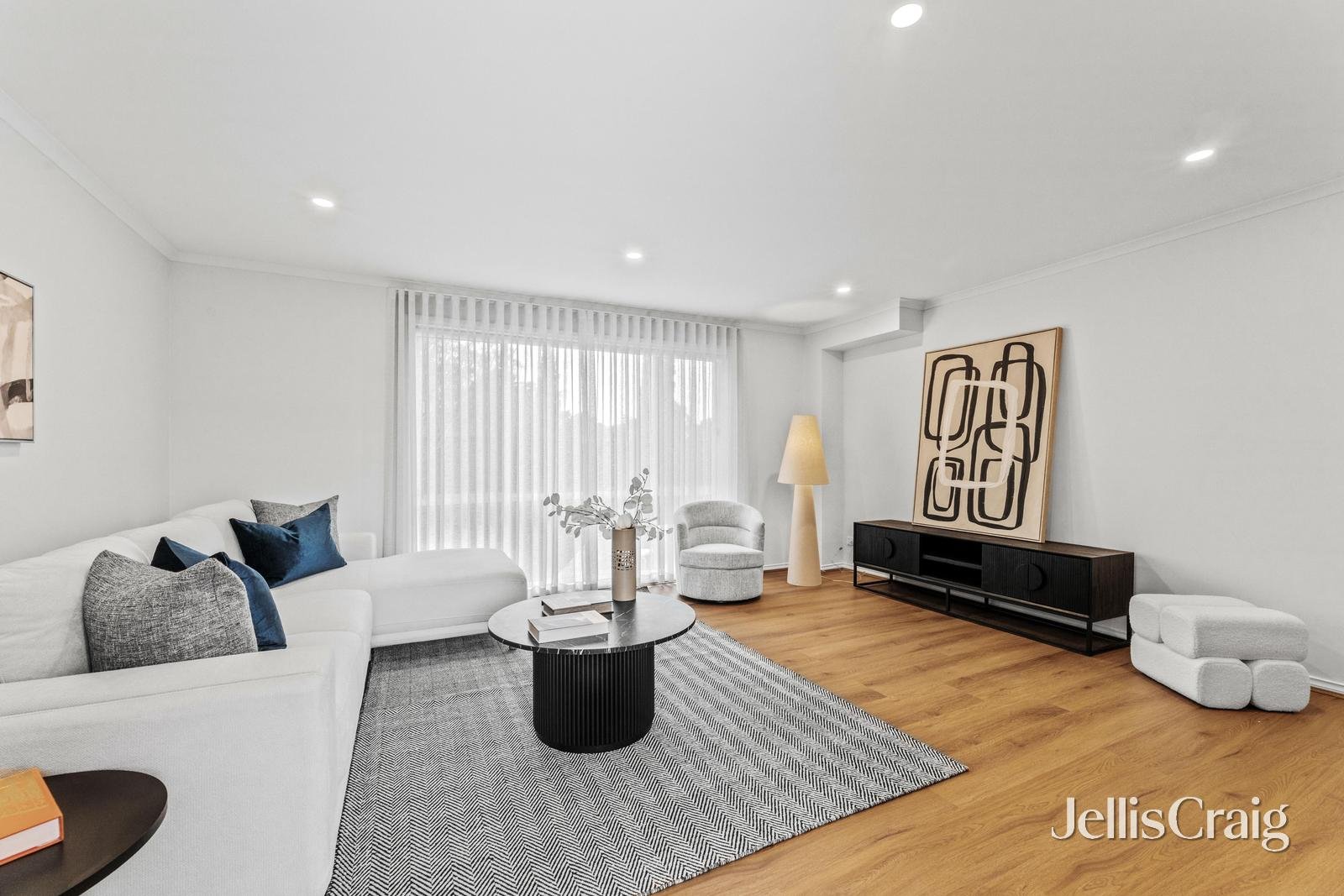 2/12 Owens Avenue, Glen Waverley image 2