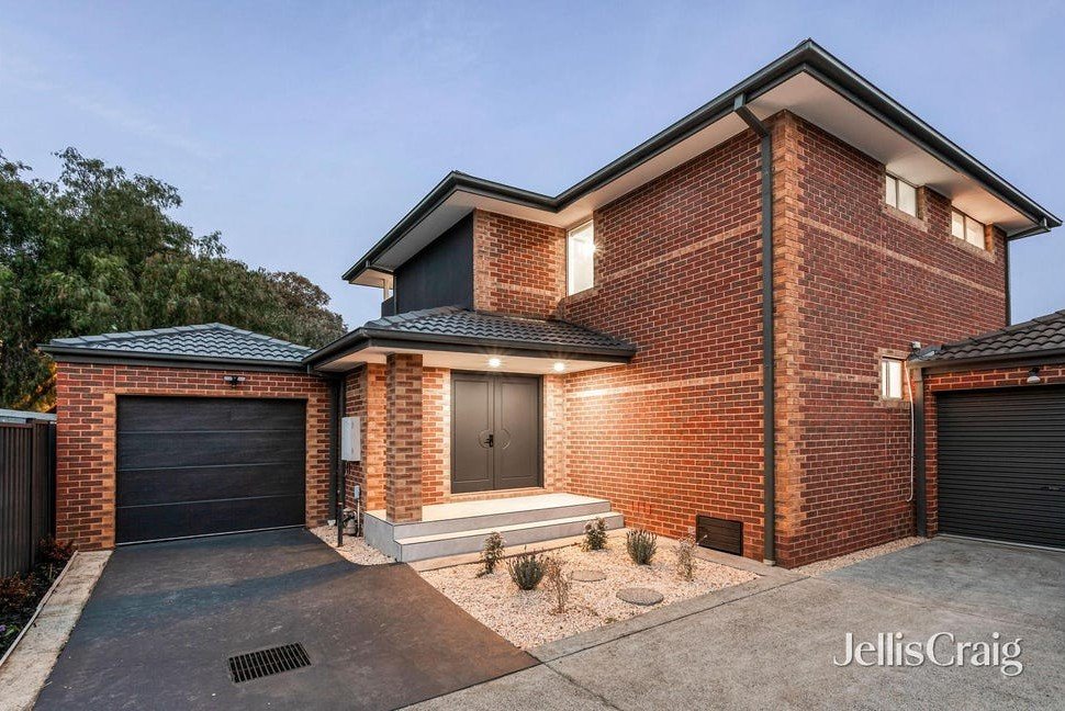 2/12 Owens Avenue, Glen Waverley image 1