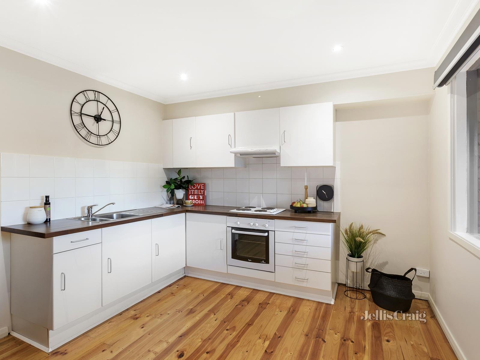 2/12 Riverview Road, Montmorency image 2