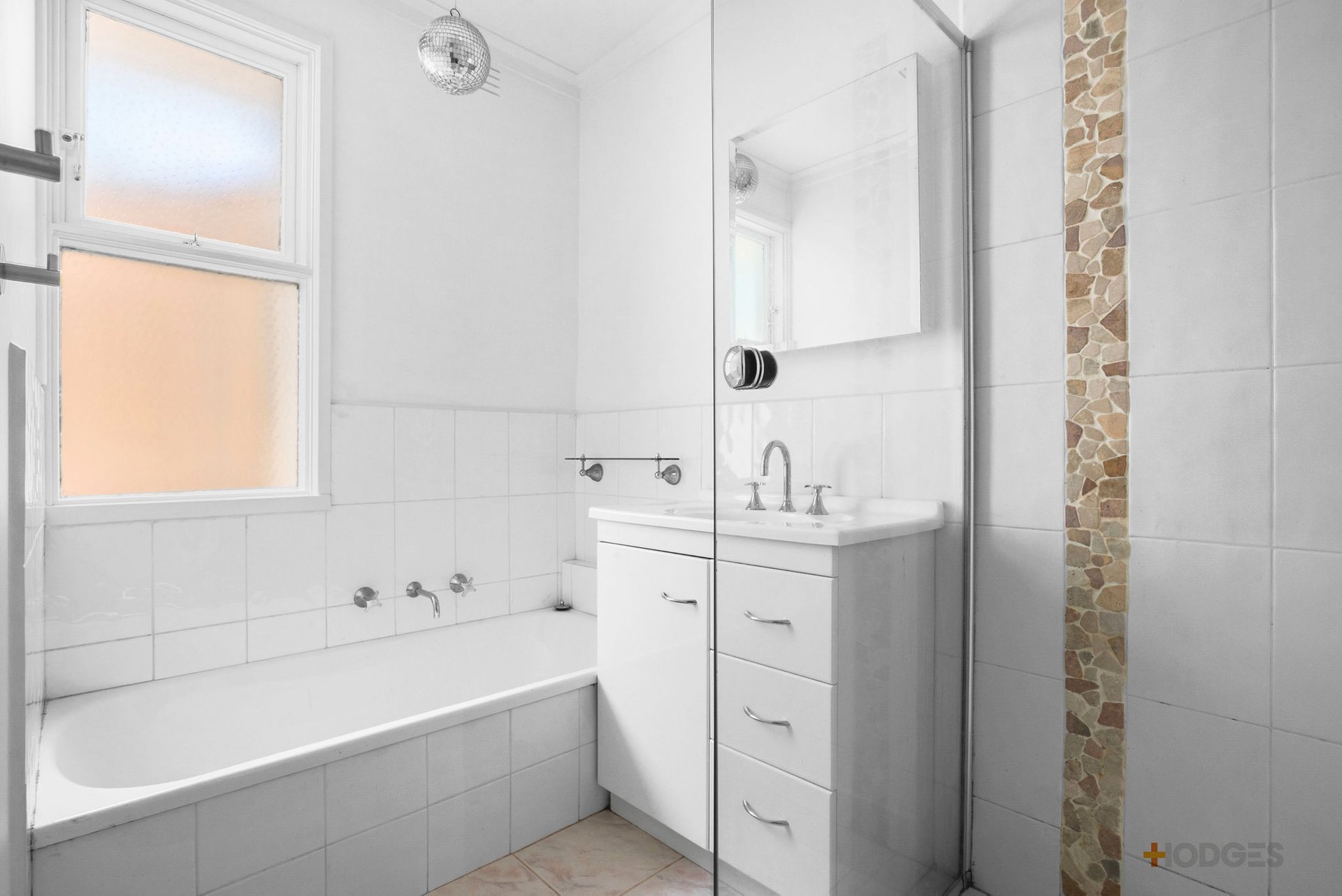 2/12 Riviera Street Mentone