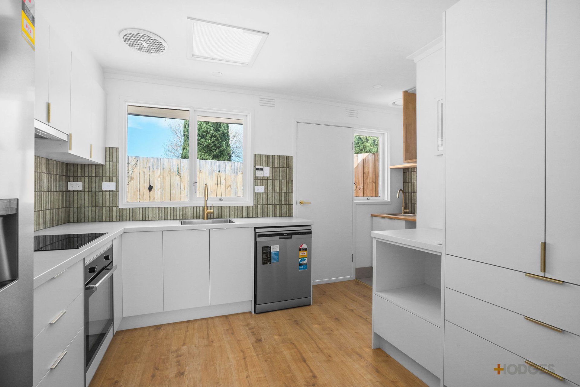 2/12 Riviera Street Mentone