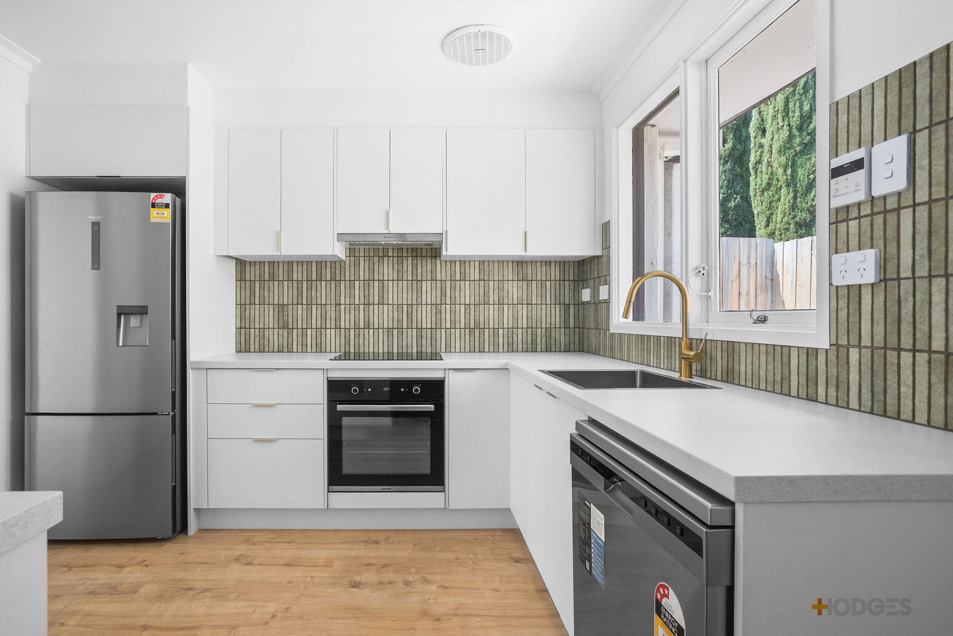 2/12 Riviera Street Mentone