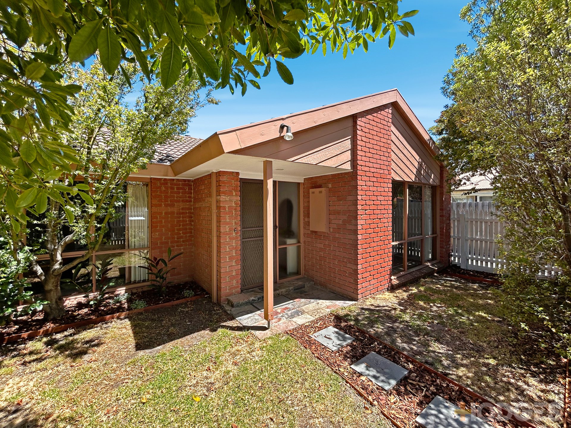 2 / 12 Scott Street Hampton East