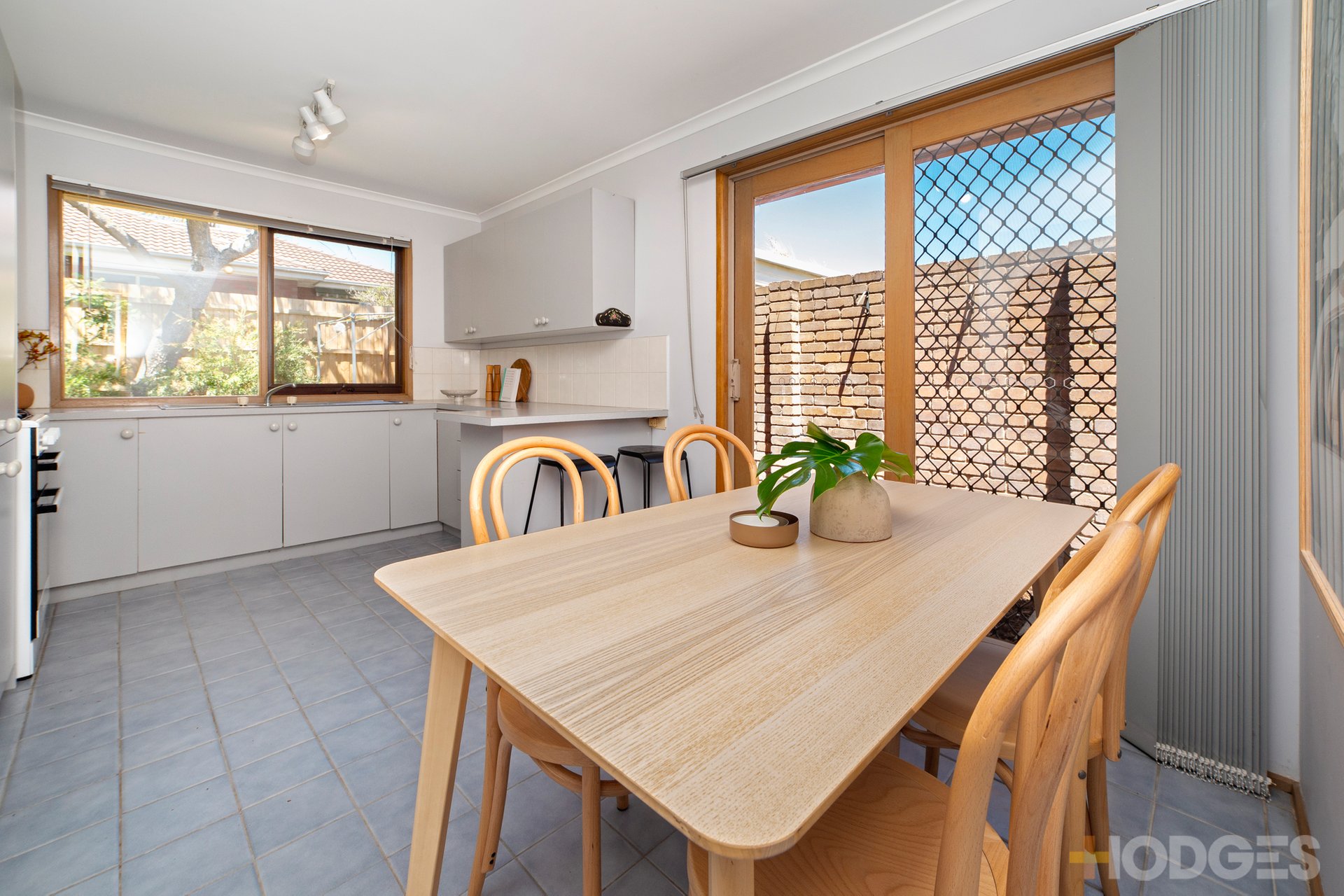 2 / 12 Scott Street Hampton East