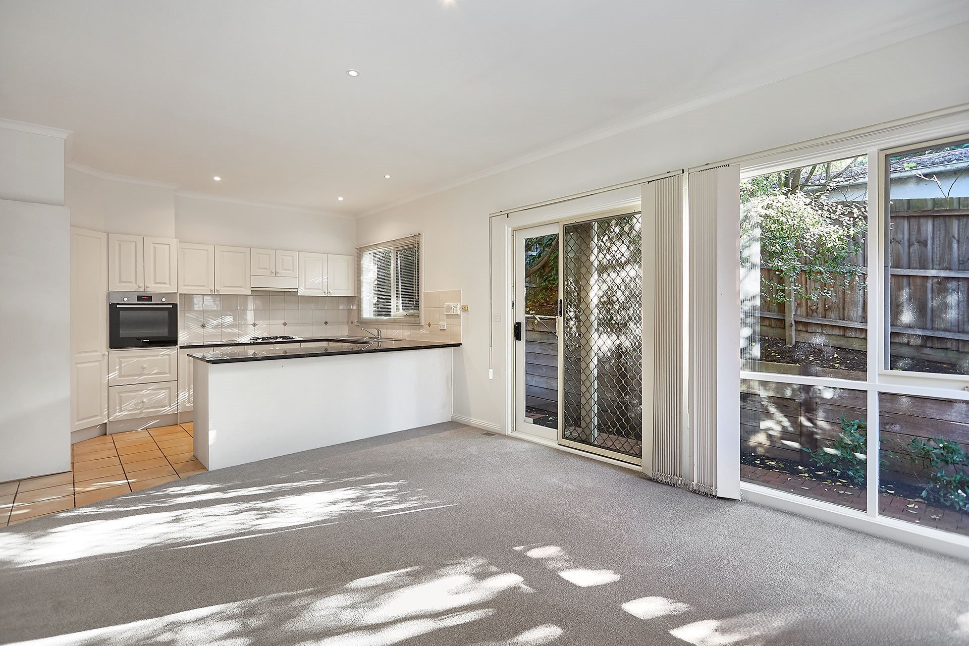 2/12 Thea Avenue, Balwyn North image 2