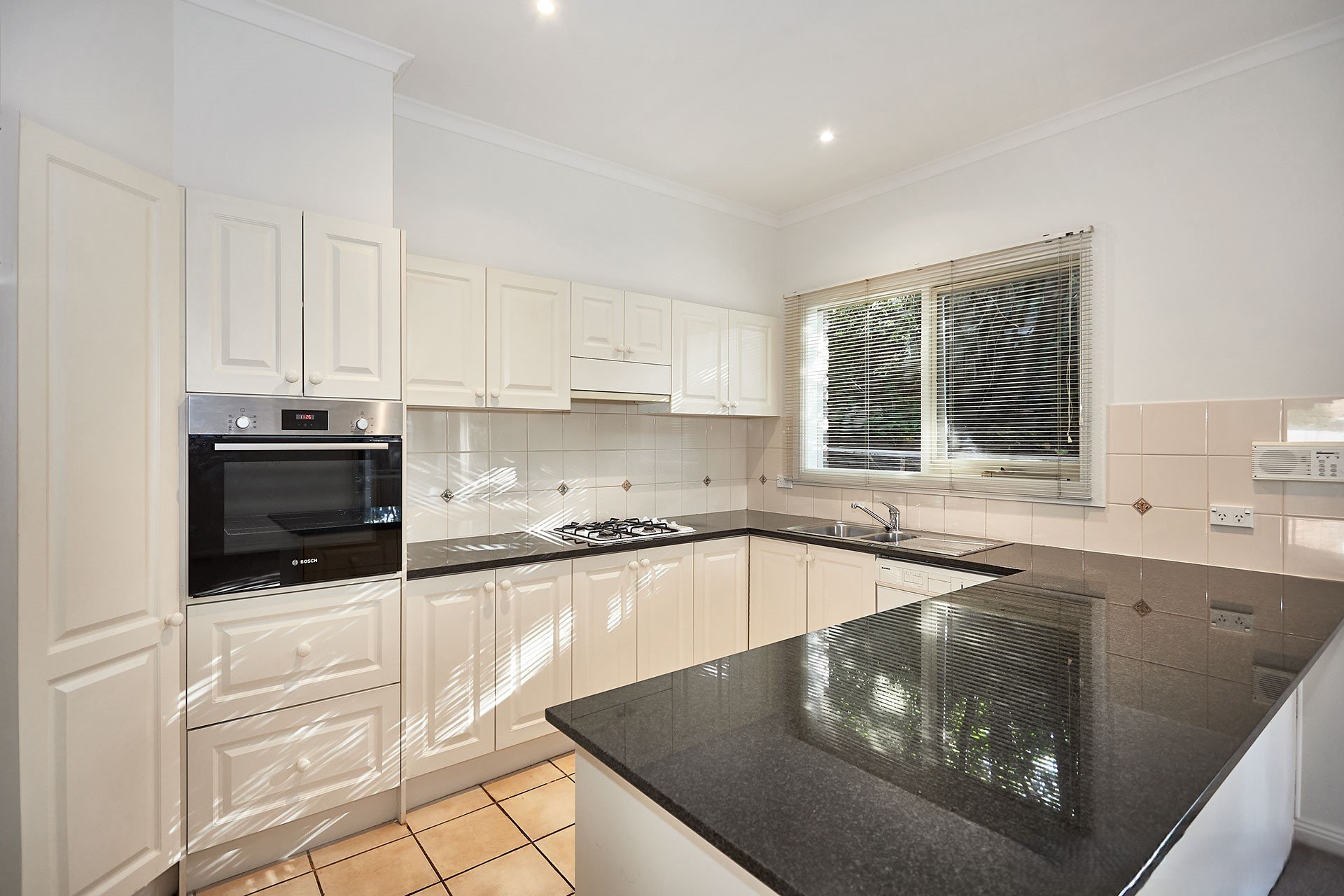 2/12 Thea Avenue, Balwyn North image 4
