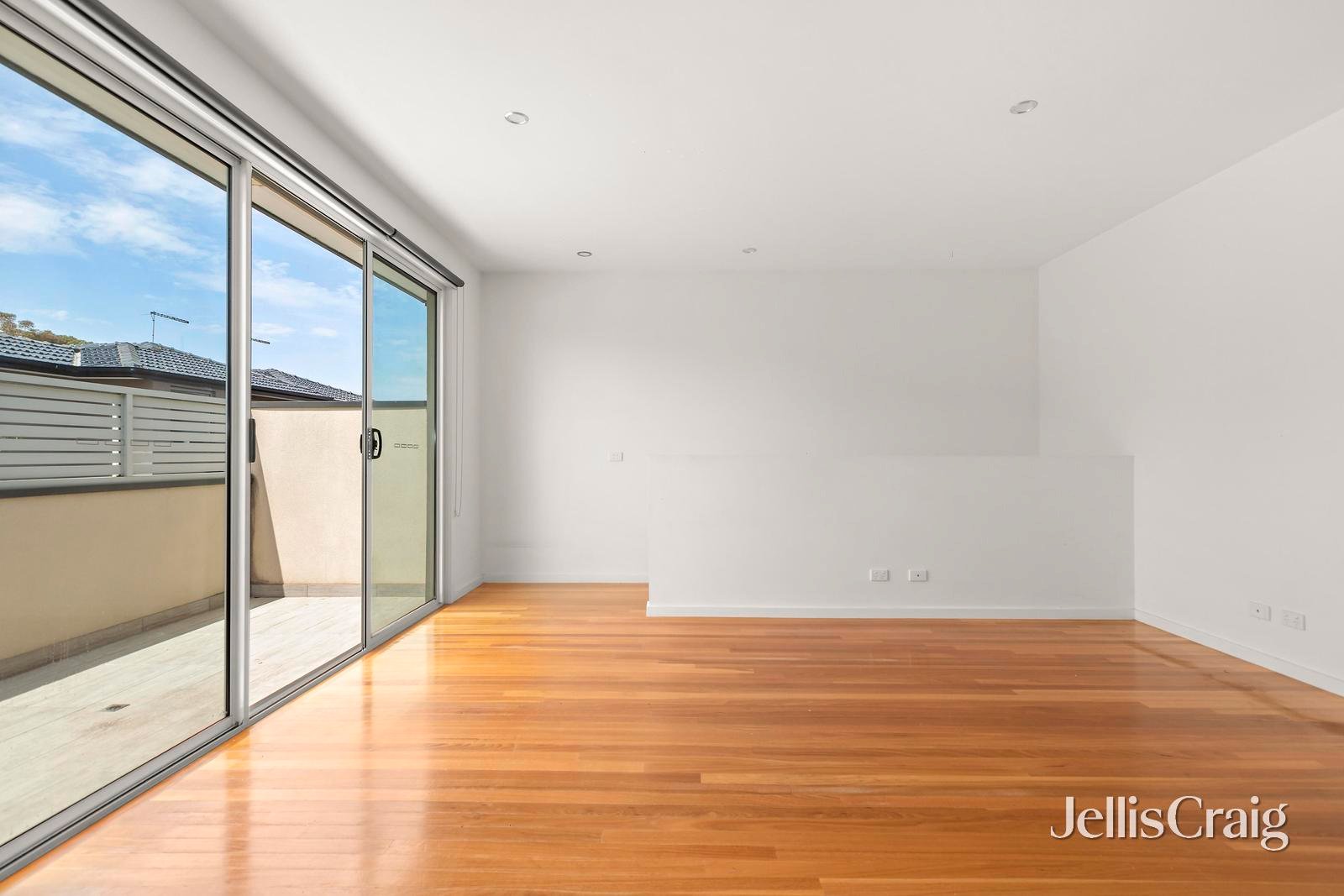 2/12 Treadwell Road, Essendon&nbsp;North image 3