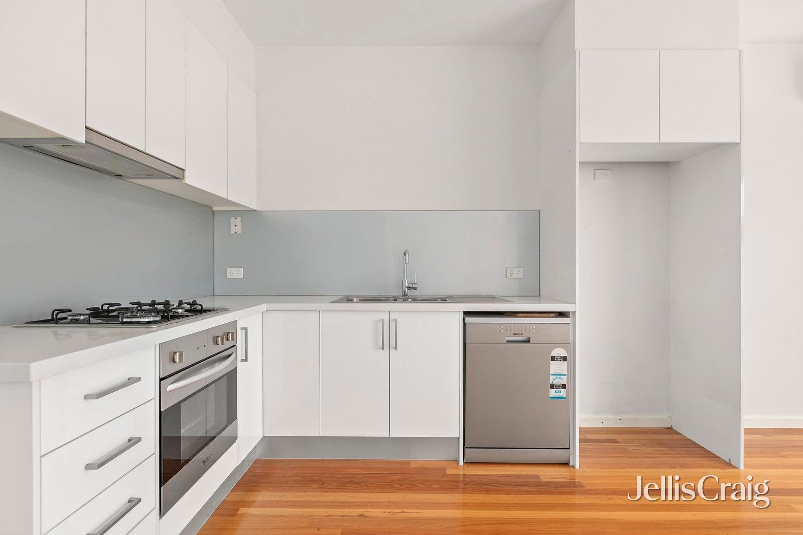 2/12 Treadwell Road, Essendon&nbsp;North image 4