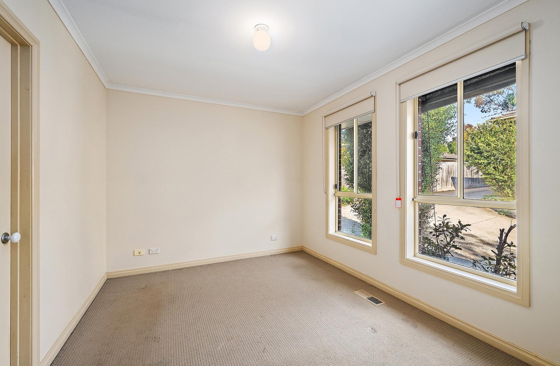 2/12 Victoria Road, Lilydale image 3