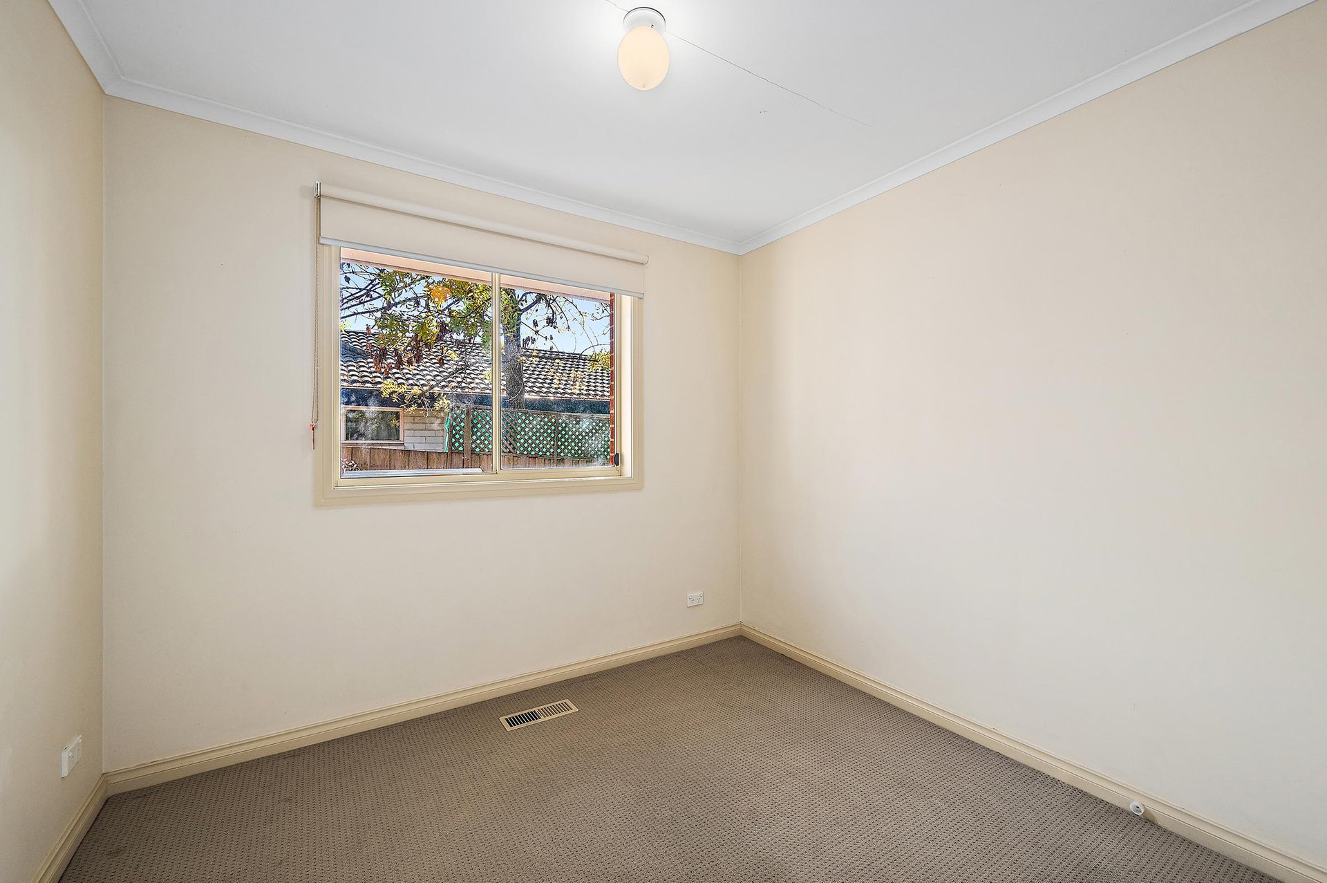2/12 Victoria Road, Lilydale image 4