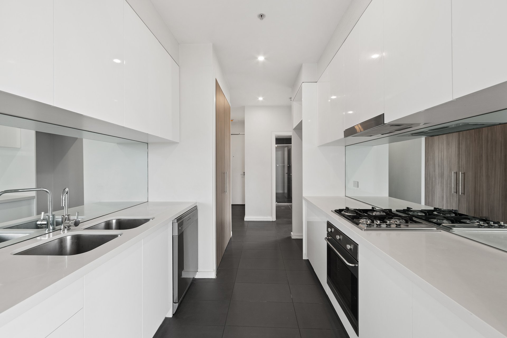 21/2 Walker Street, Moonee Ponds image 2