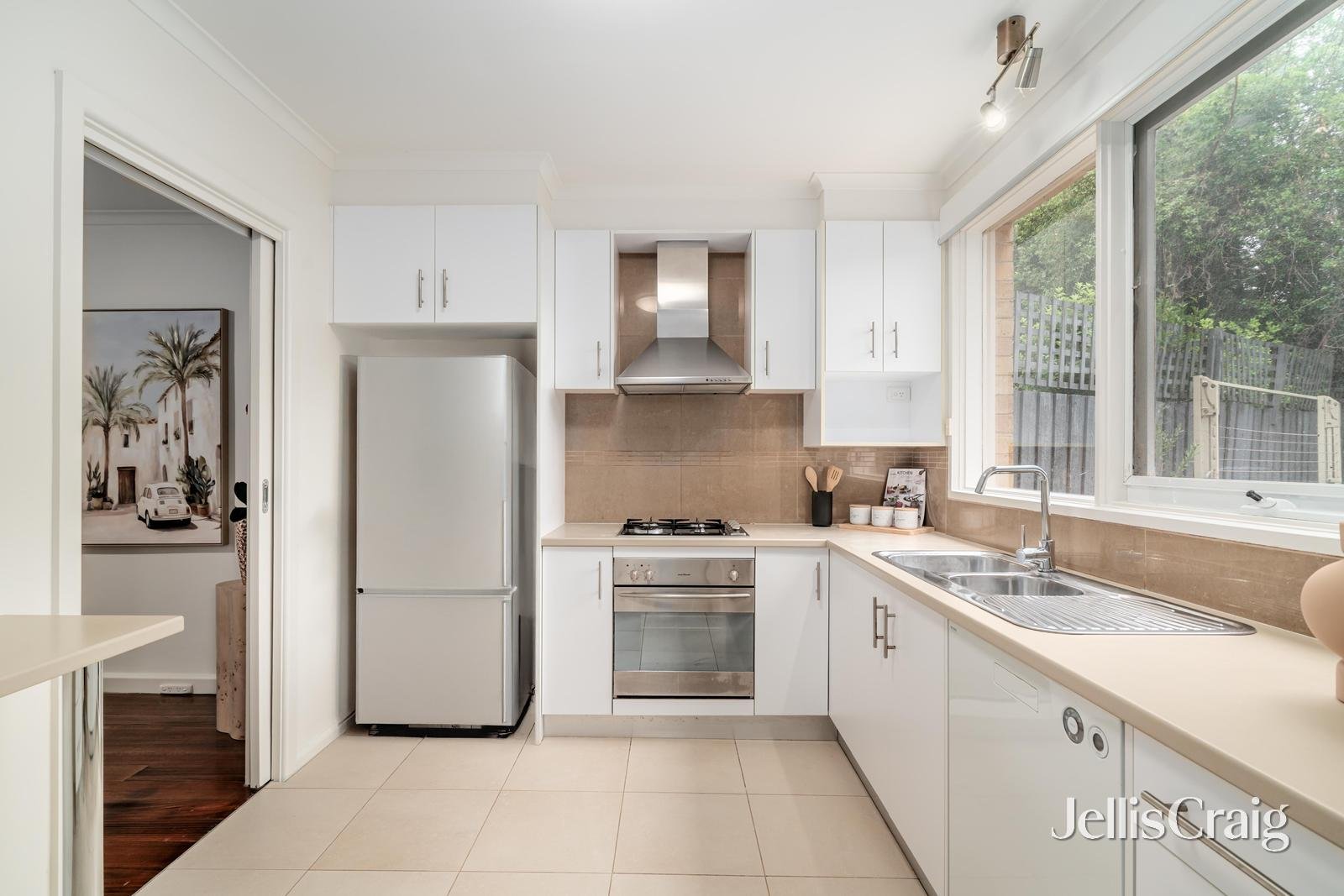 2/12 Wattle Valley Road, Canterbury image 3