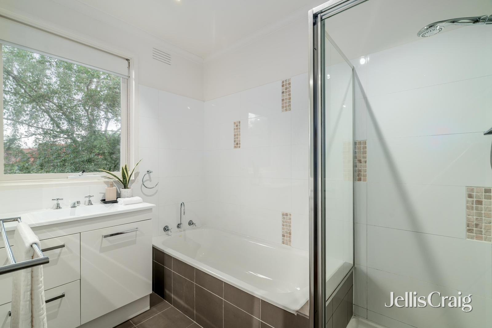 2/12 Wattle Valley Road, Canterbury image 5