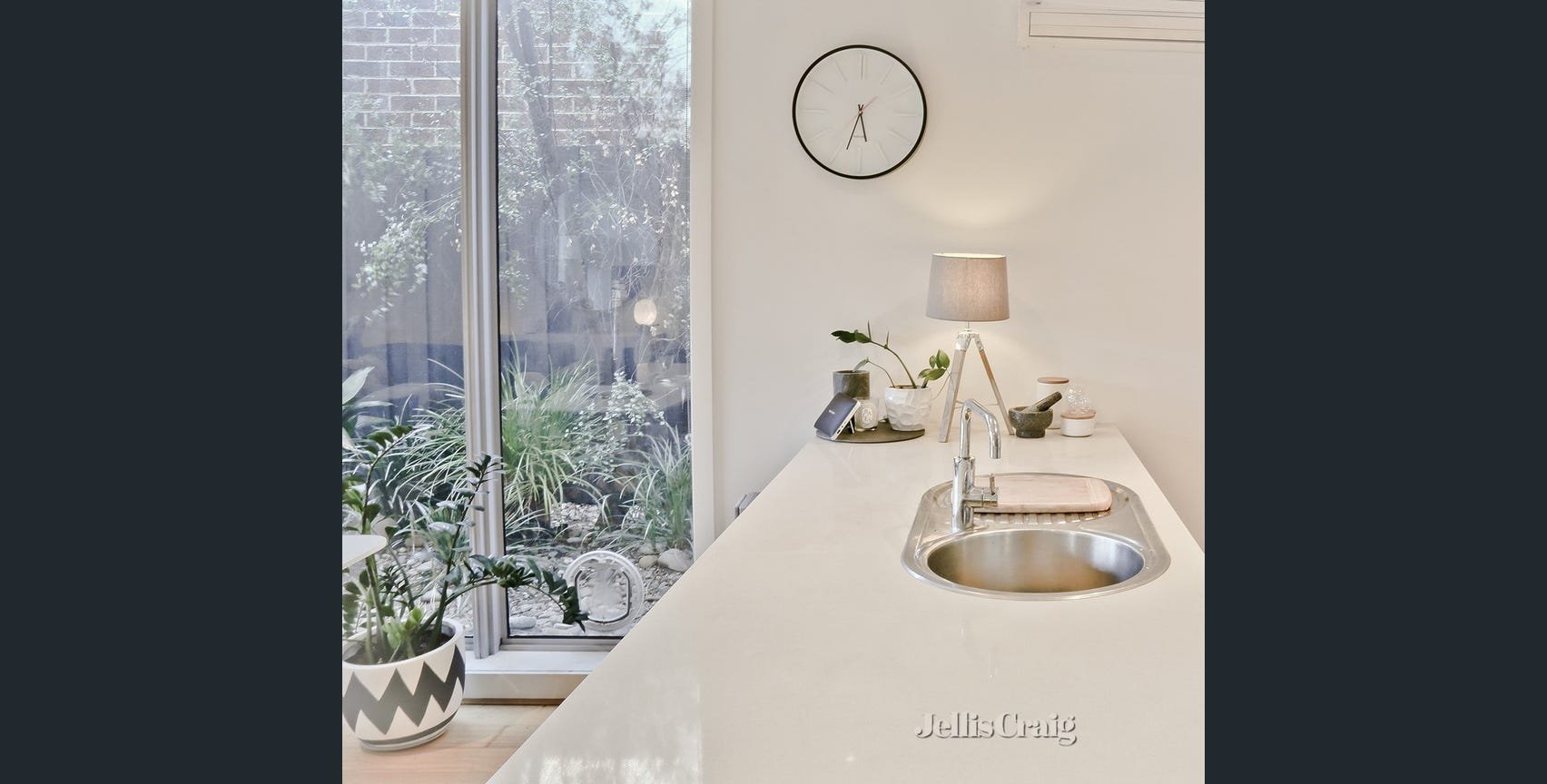 2/120 Patterson Road, Bentleigh image 5