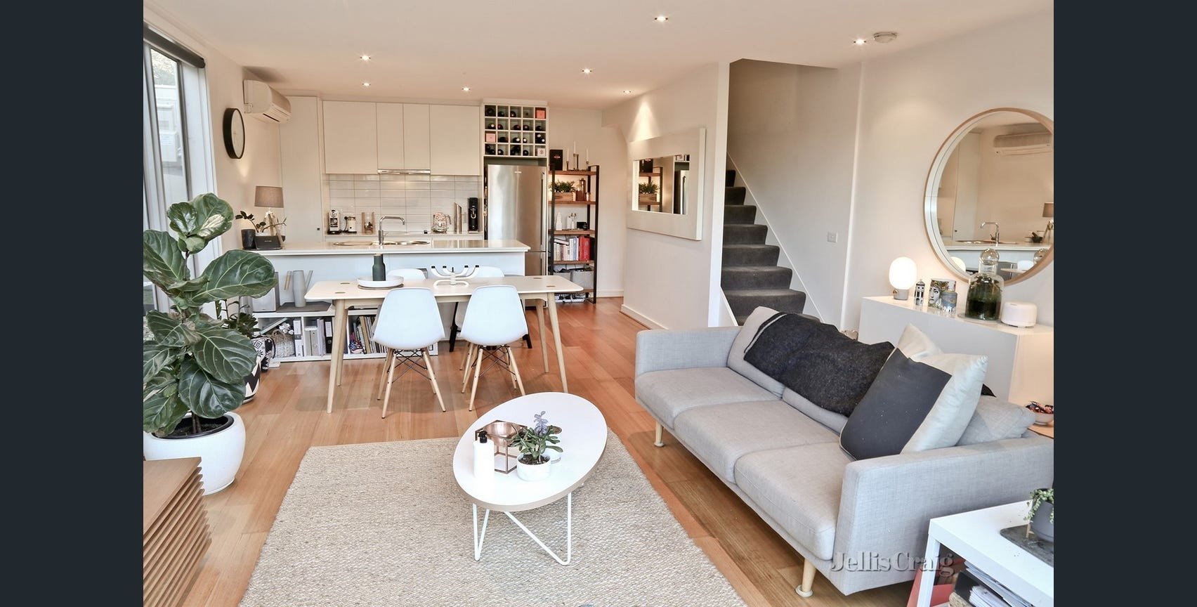 2/120 Patterson Road, Bentleigh image 3