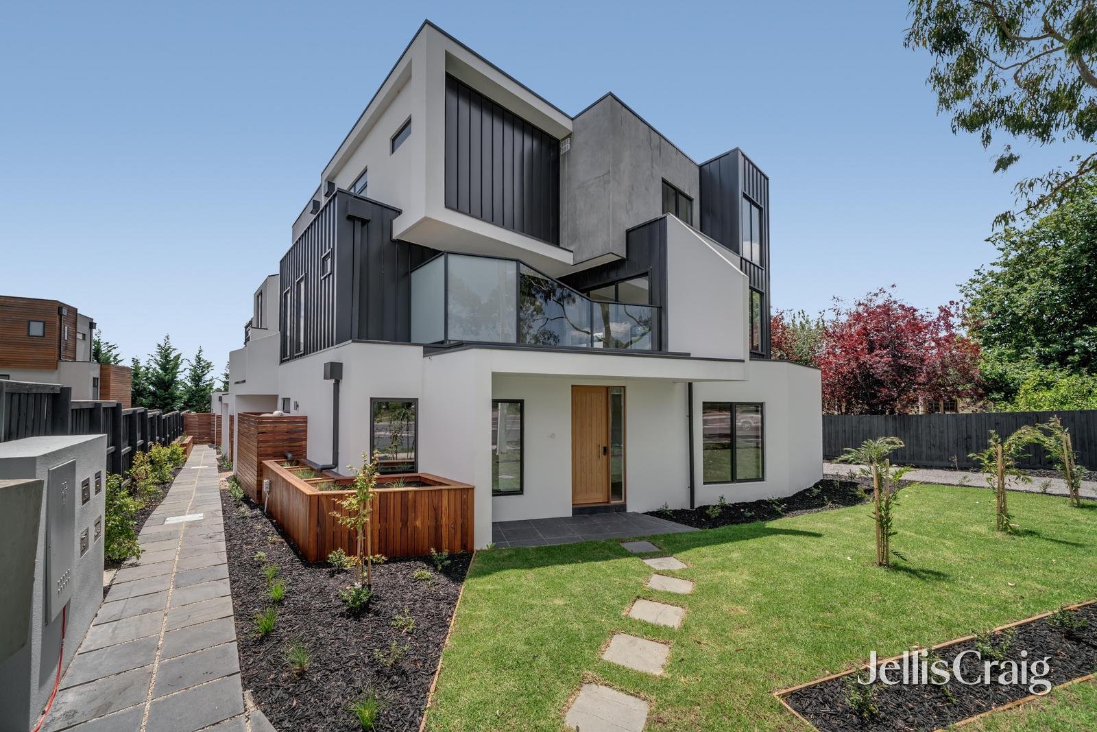 2/121 Mitcham Road, Donvale image 1