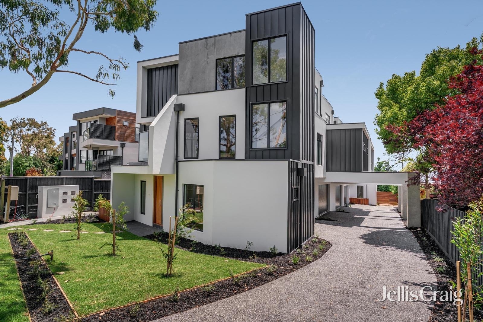 2/121 Mitcham Road, Donvale image 2